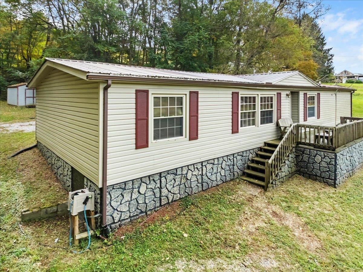 214 MAYBROOK Road, Pembroke, VA 24136