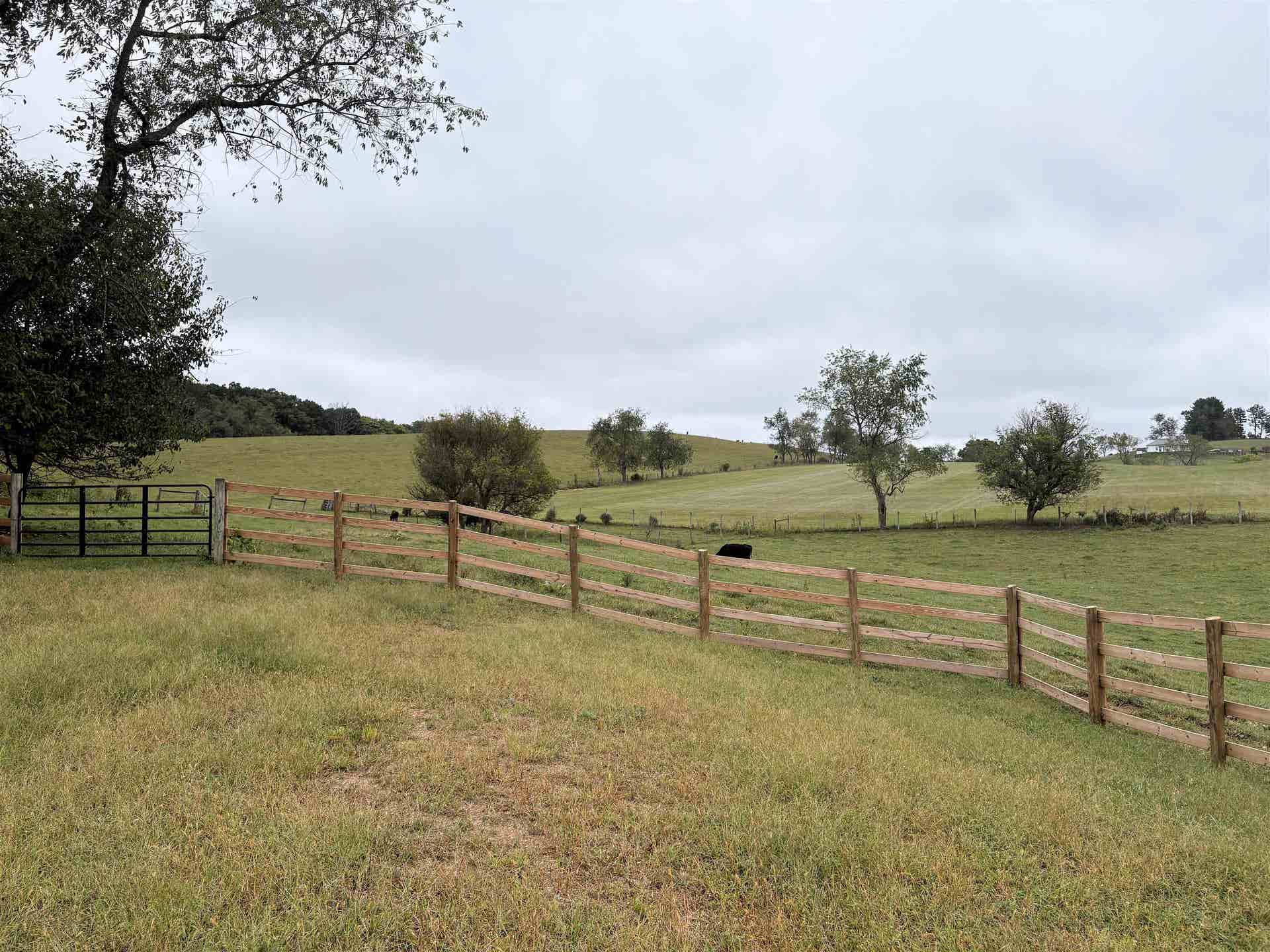 2466 MEADOW CREEK Road, Christiansburg, VA 24073