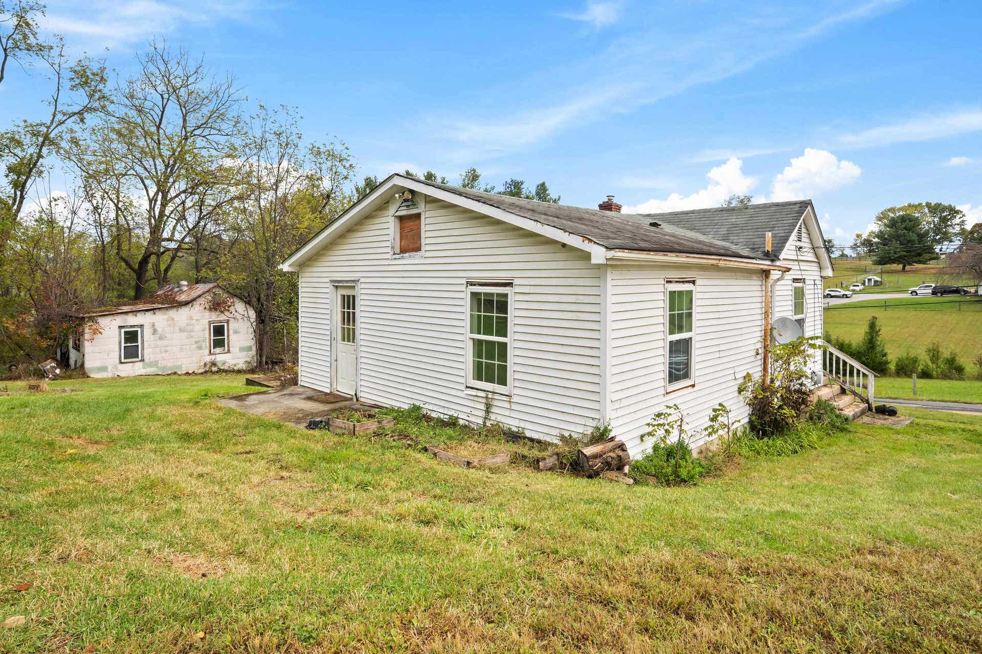 221 WALTON Road, Radford, VA 24141