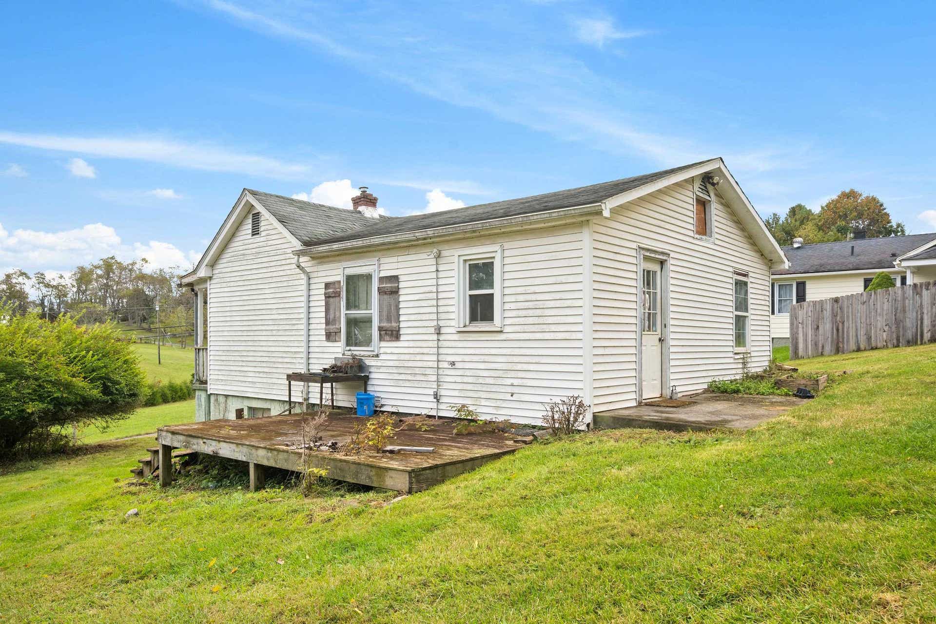 221 WALTON Road, Radford, VA 24141
