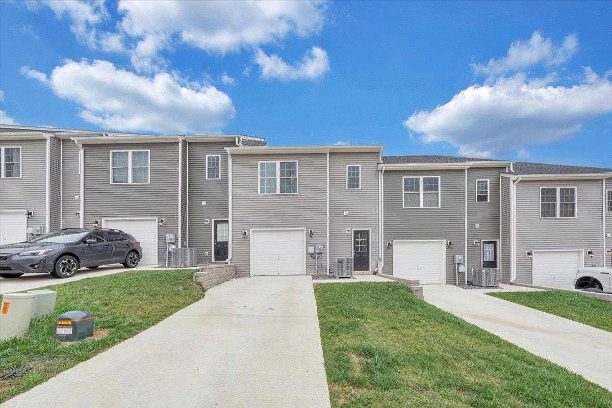 815 Holland Loop, Christiansburg, VA 24073