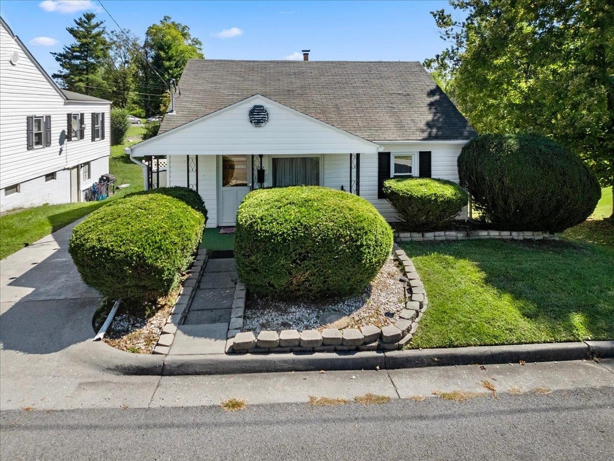 712 Curve Road, Pearisburg, VA 24134