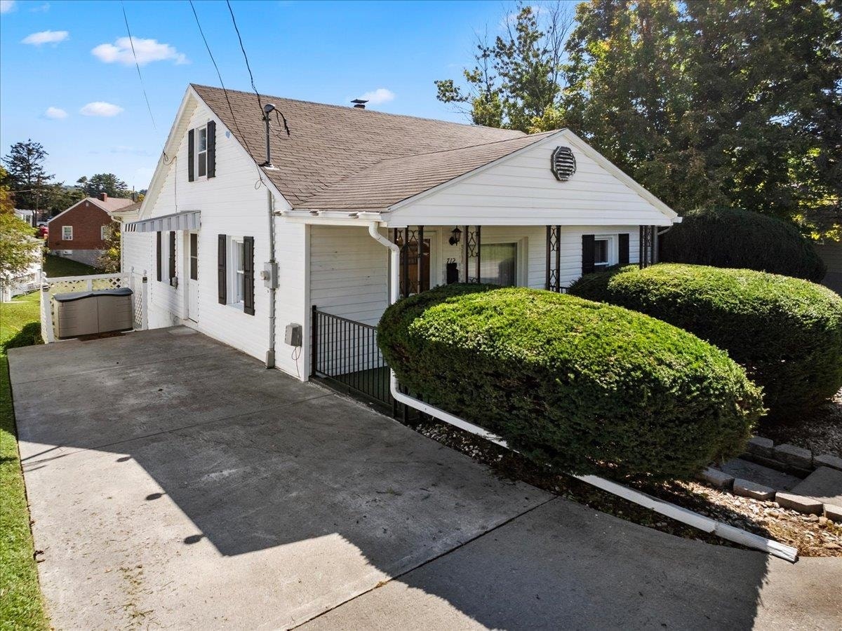712 Curve Road, Pearisburg, VA 24134
