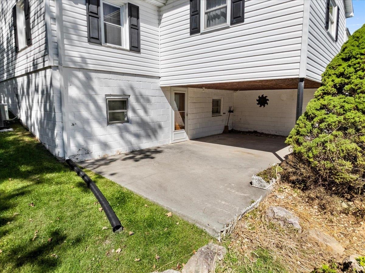 712 Curve Road, Pearisburg, VA 24134