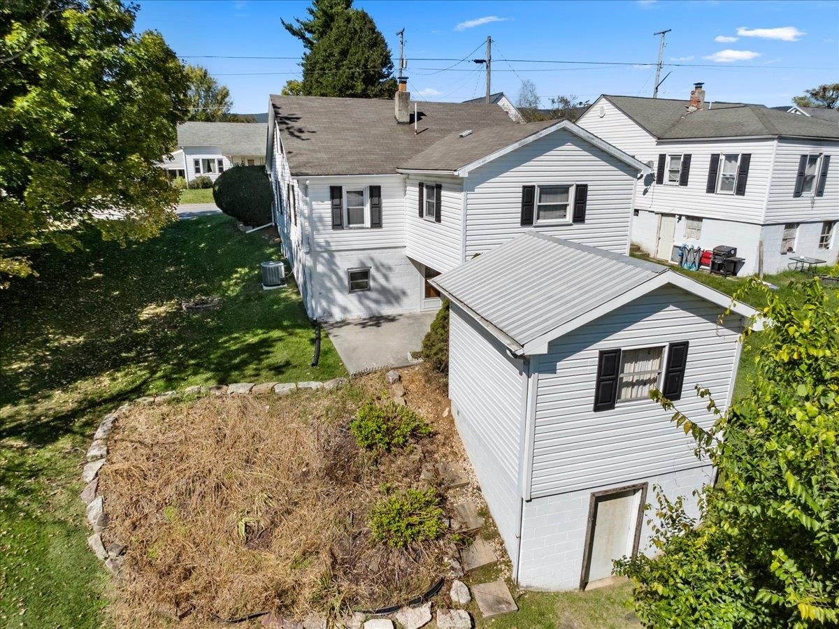712 Curve Road, Pearisburg, VA 24134