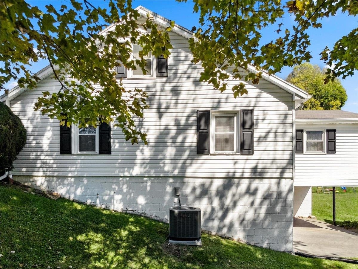 712 Curve Road, Pearisburg, VA 24134