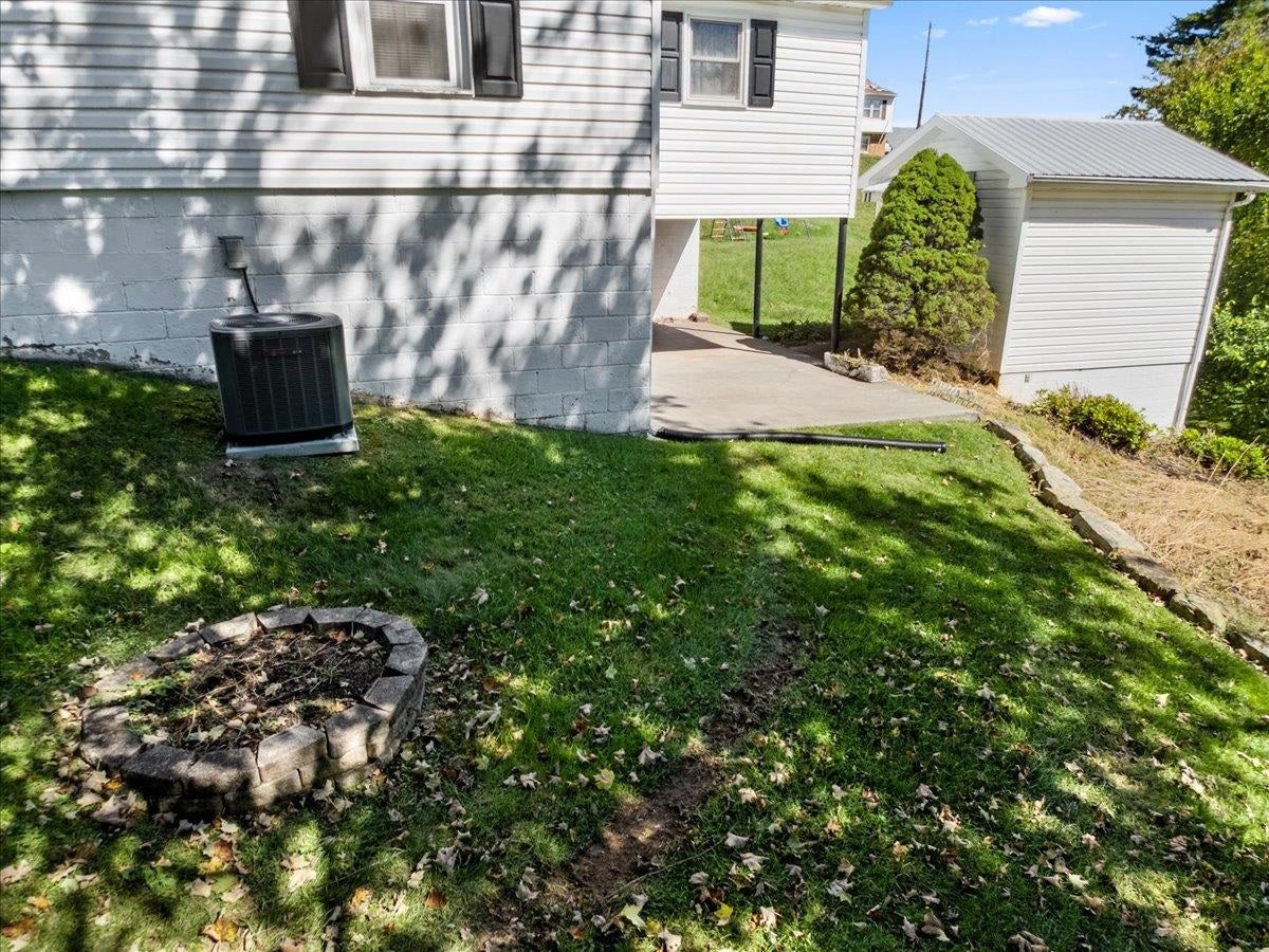 712 Curve Road, Pearisburg, VA 24134