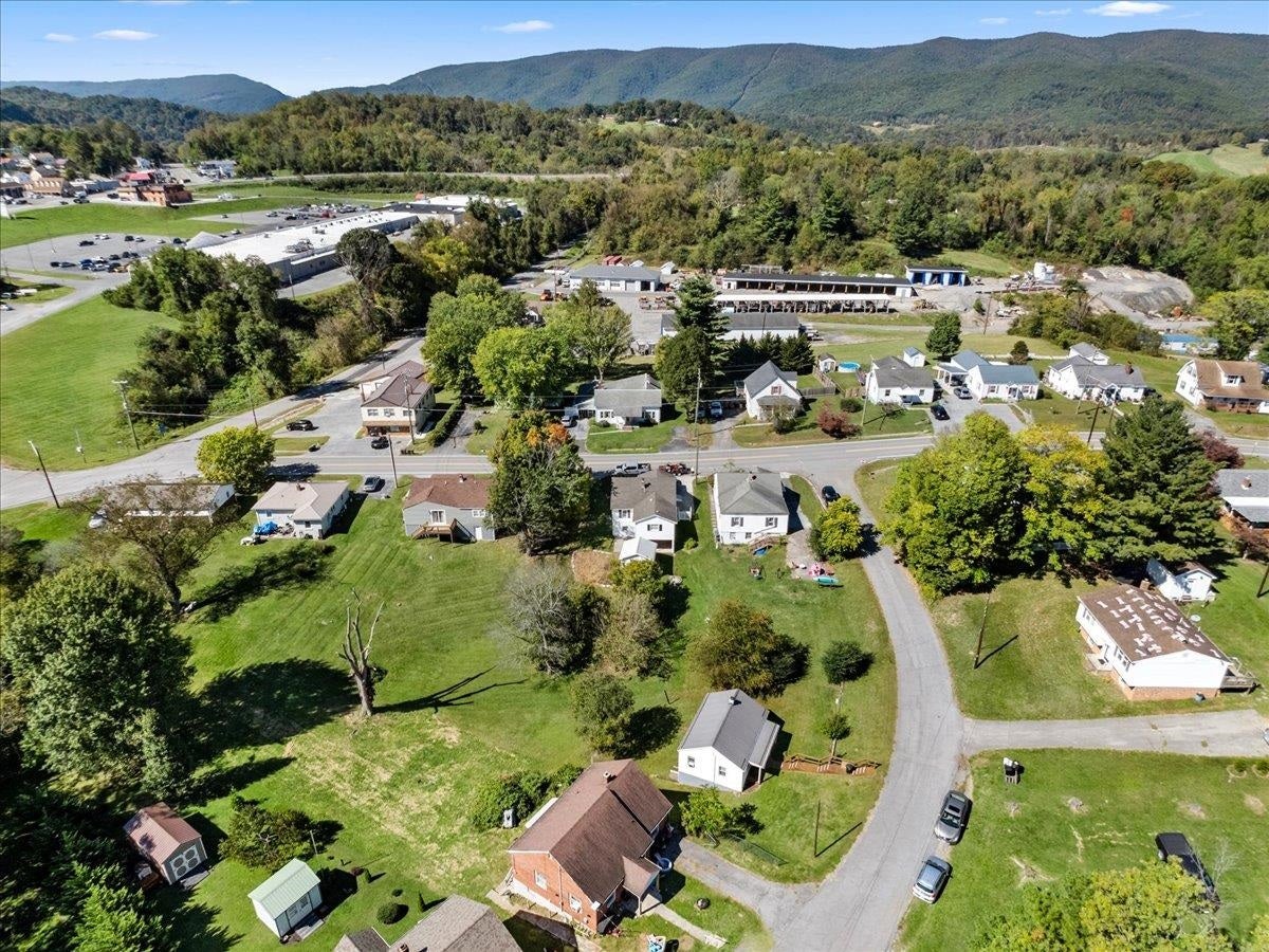 712 Curve Road, Pearisburg, VA 24134