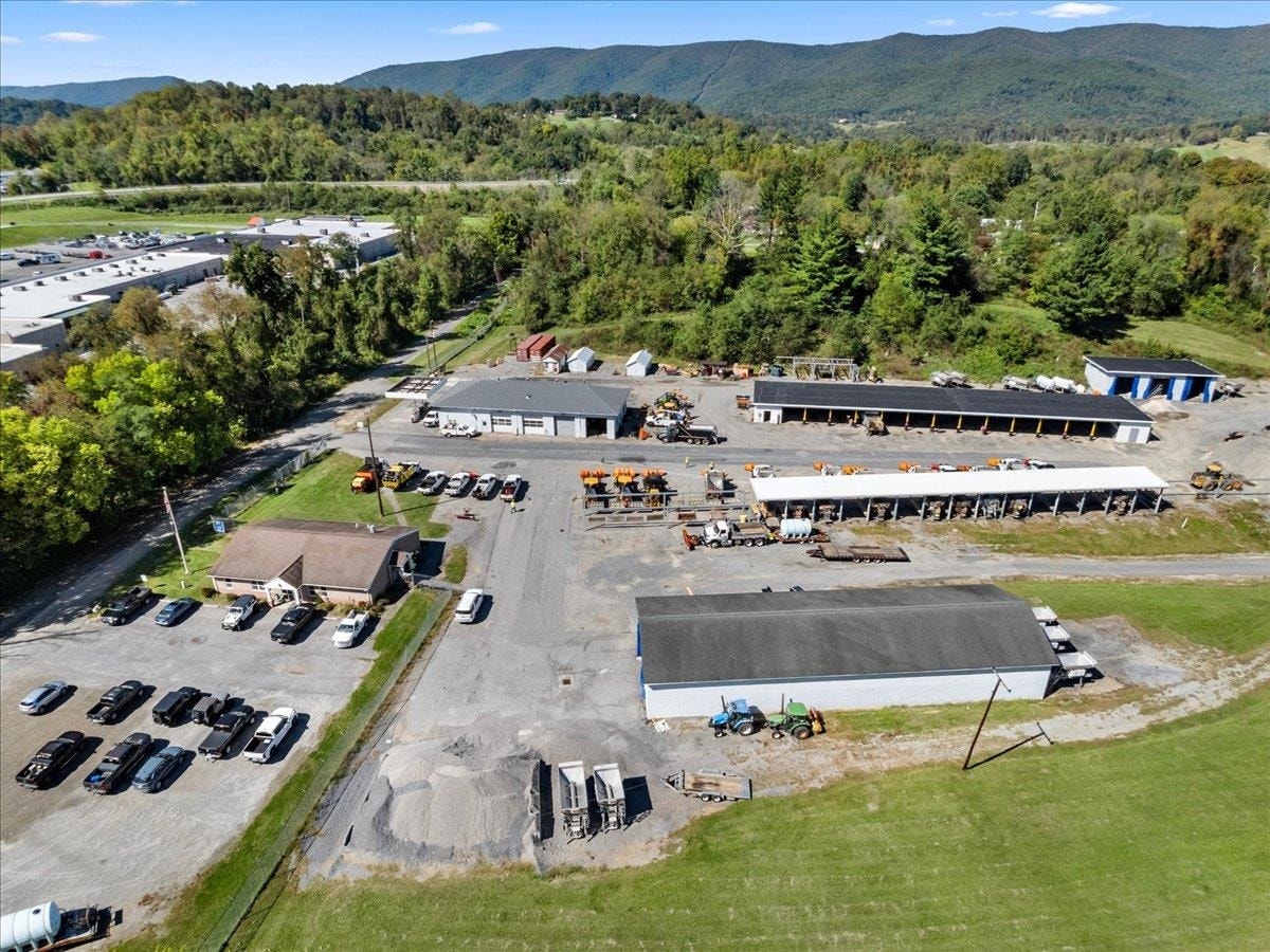 712 Curve Road, Pearisburg, VA 24134