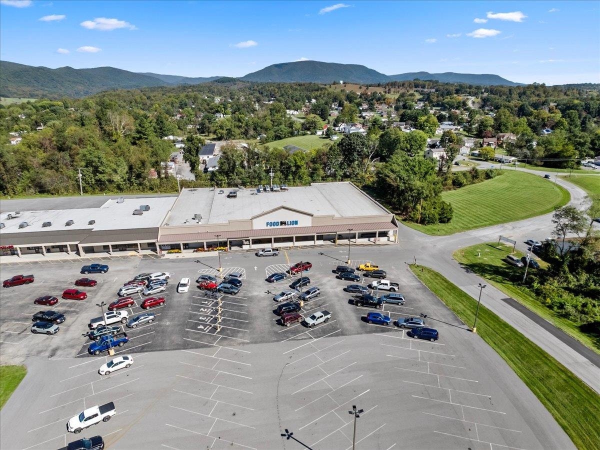 712 Curve Road, Pearisburg, VA 24134