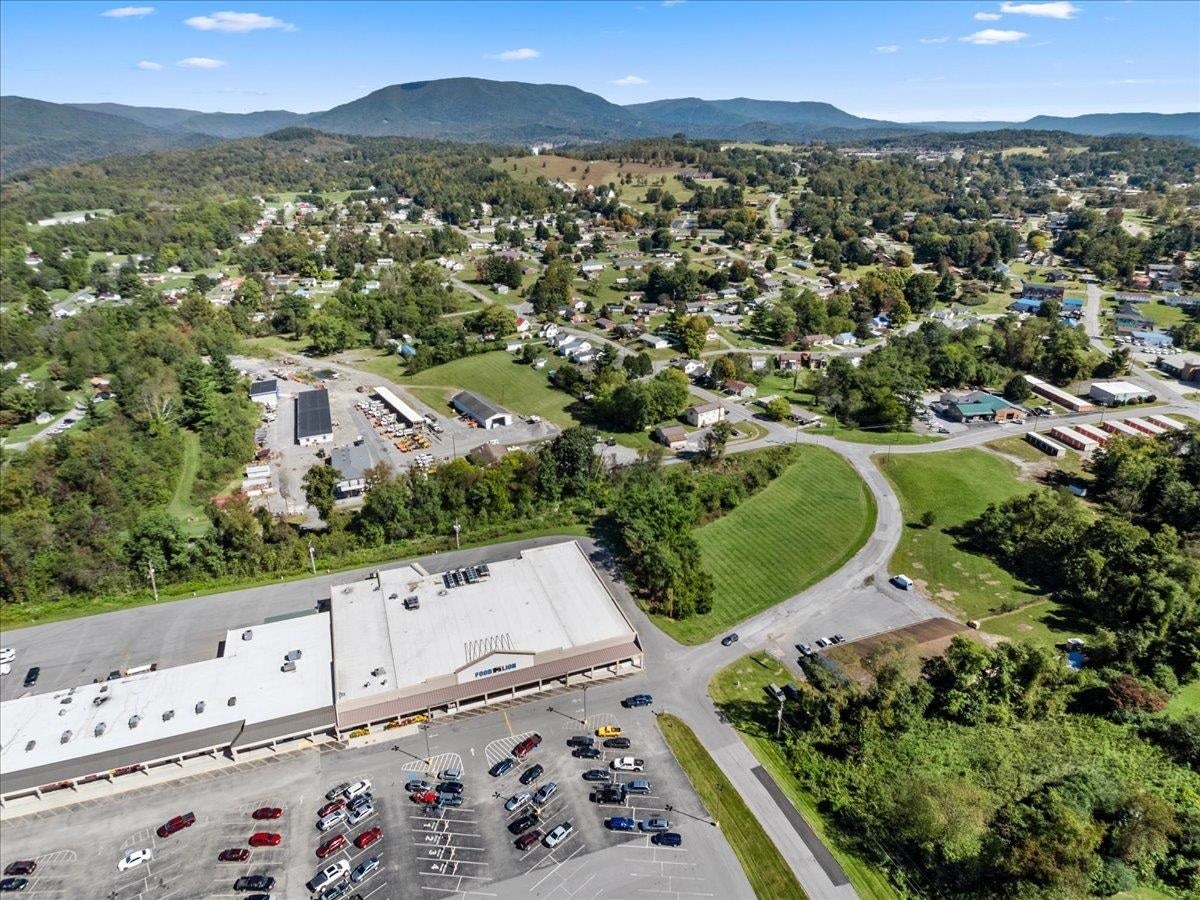 712 Curve Road, Pearisburg, VA 24134