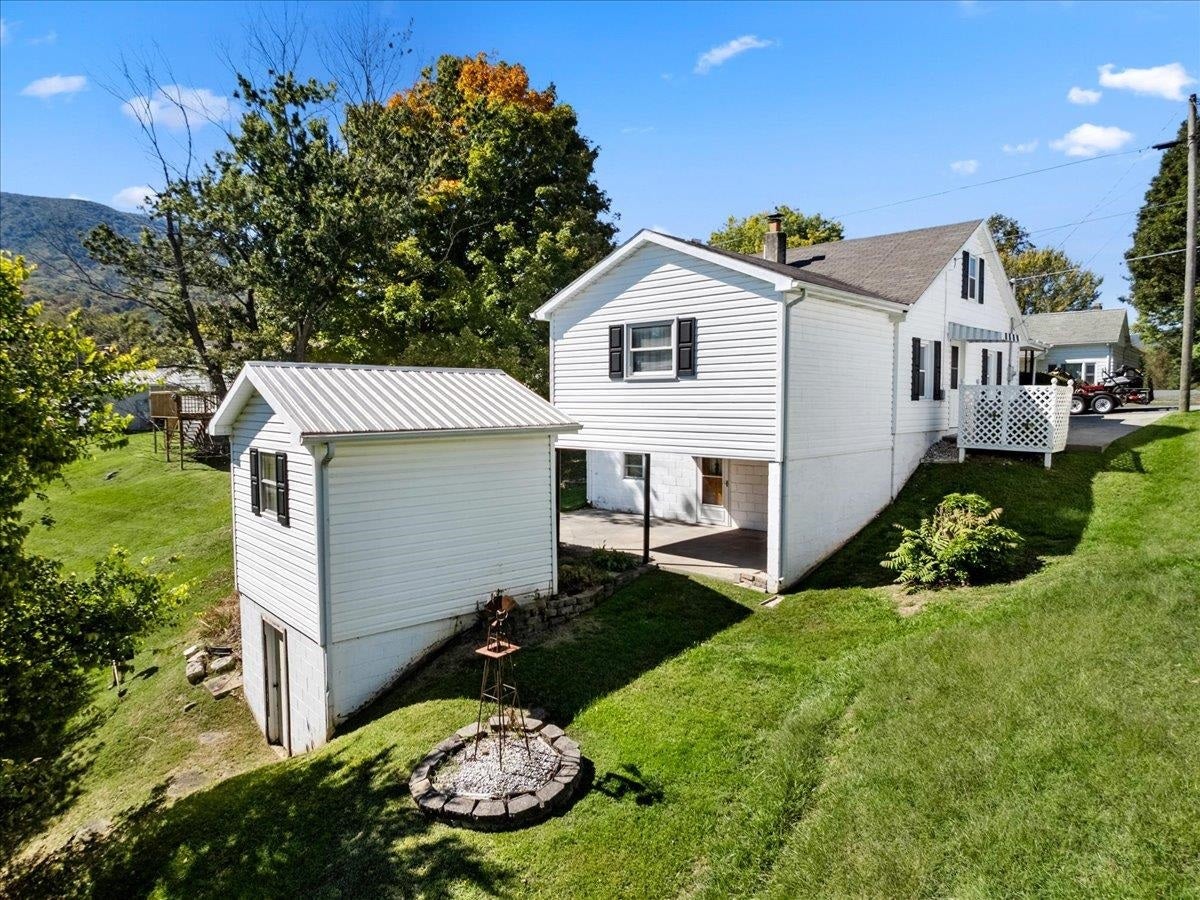 712 Curve Road, Pearisburg, VA 24134