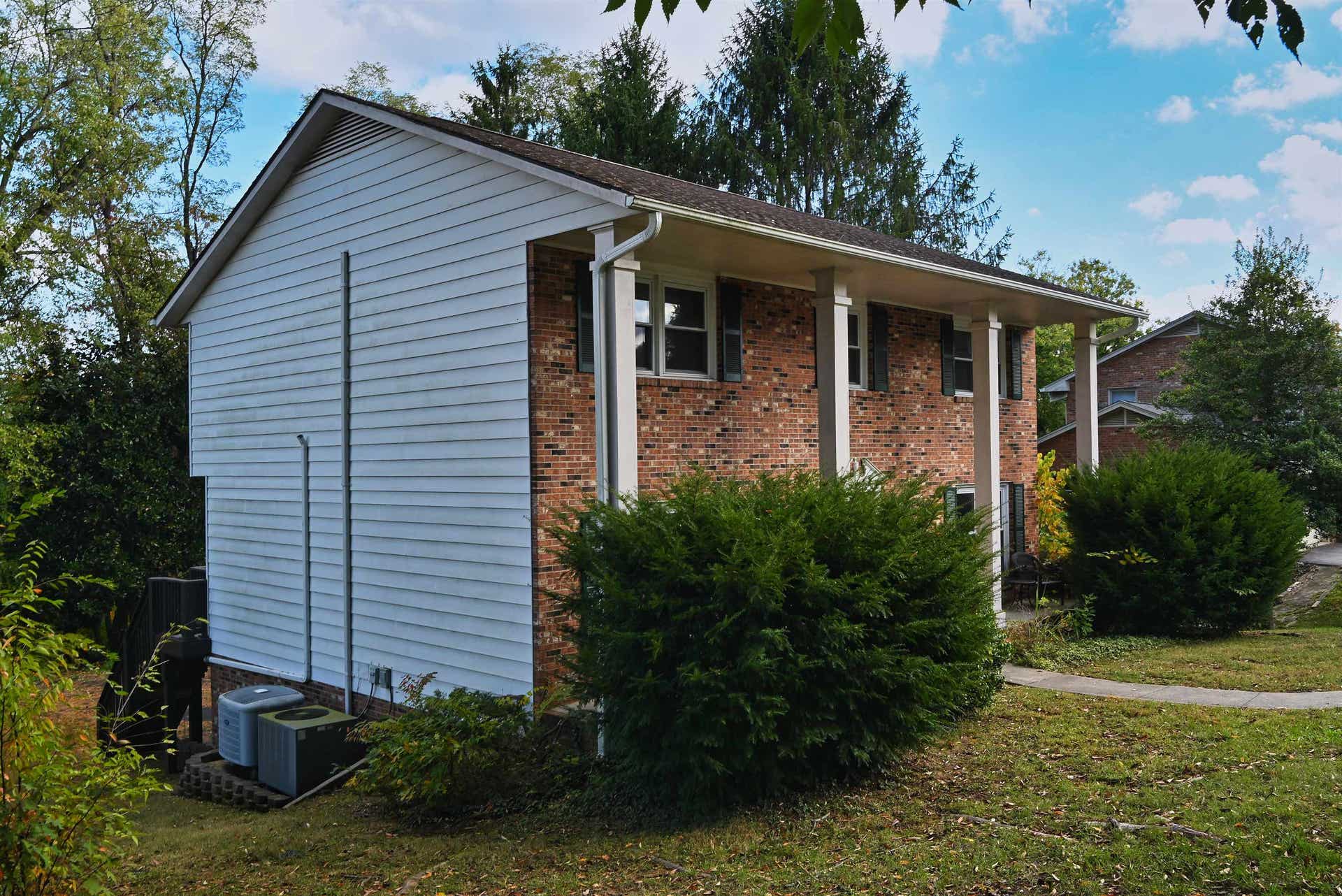 401 STONEGATE Drive, Blacksburg, VA 24060