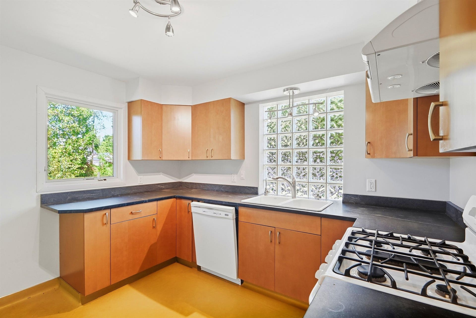 404 EASTVIEW Terrace, Blacksburg, VA 24060