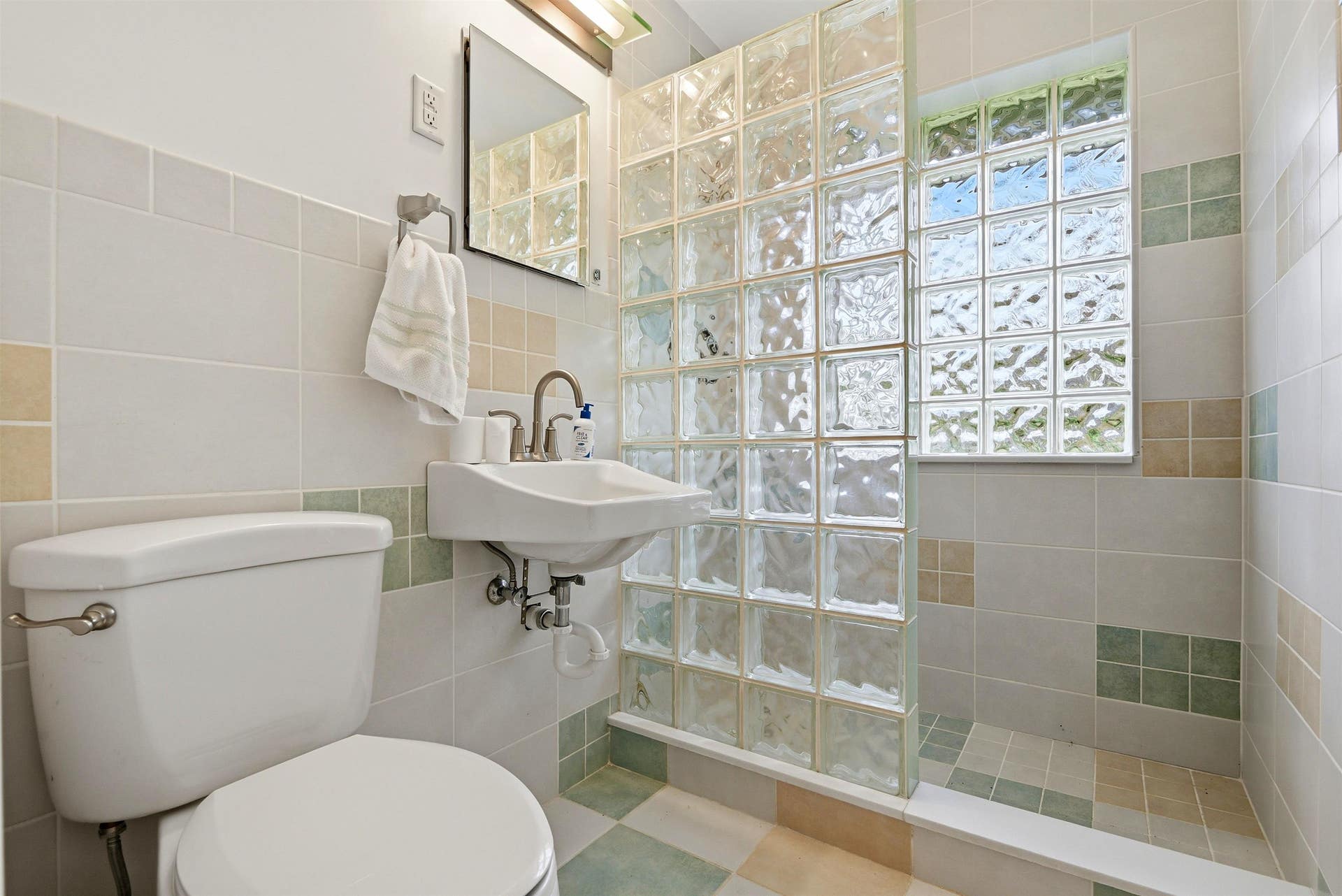 404 EASTVIEW Terrace, Blacksburg, VA 24060