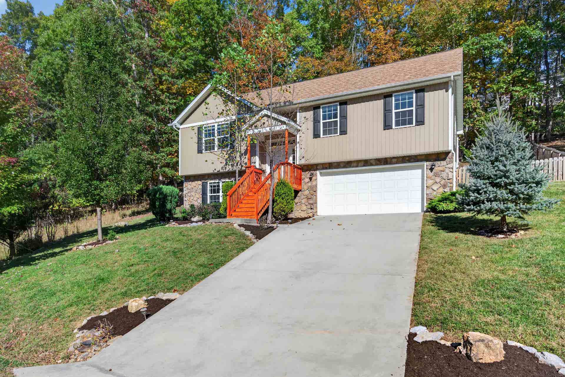 1048 St Clair Lane, Christiansburg, VA 24073