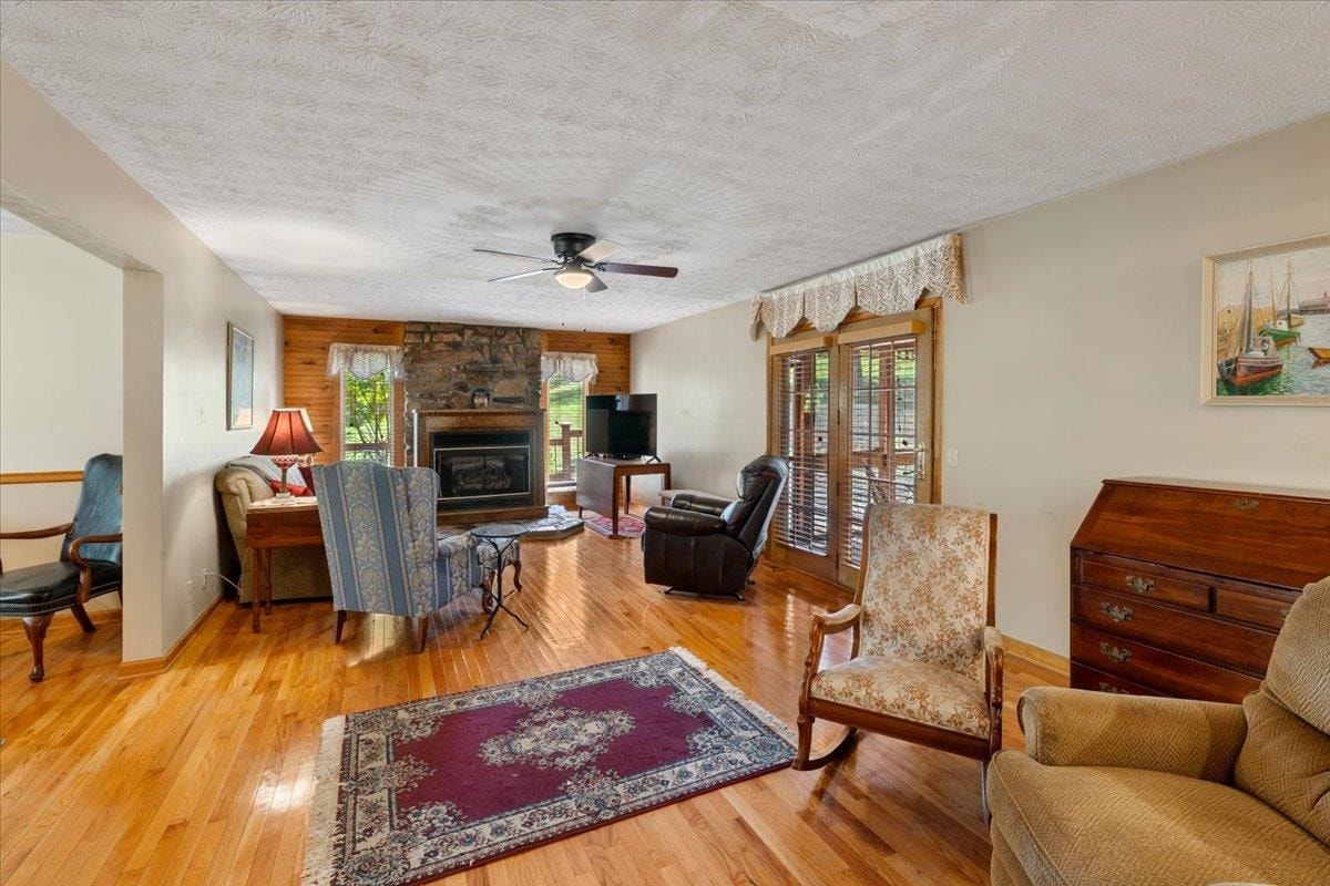 183 Farley Circle, Pearisburg, VA 24134