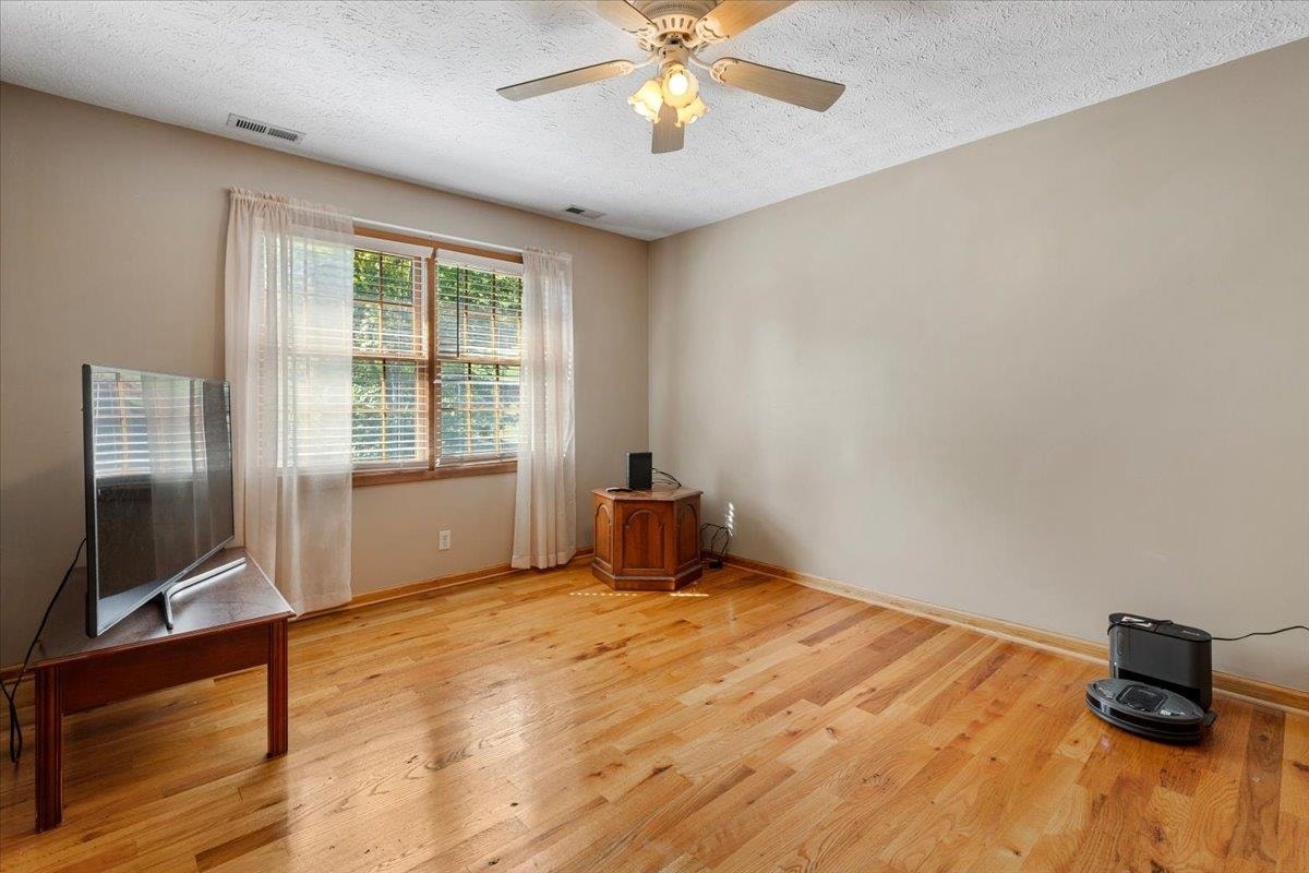 183 Farley Circle, Pearisburg, VA 24134