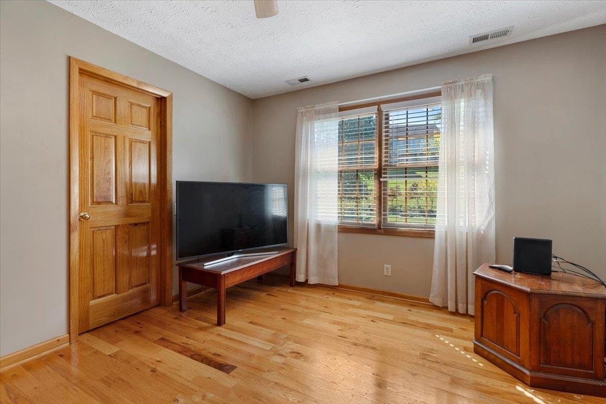 183 Farley Circle, Pearisburg, VA 24134