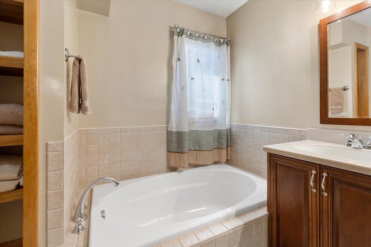 183 Farley Circle, Pearisburg, VA 24134