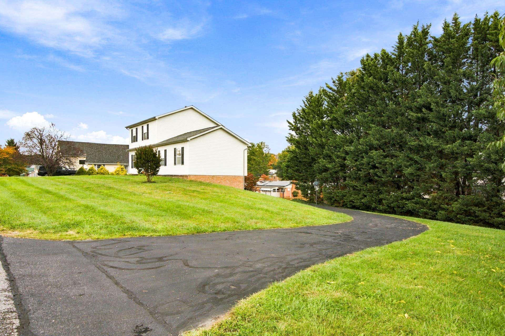 340 Auburn Drive, Christiansburg, VA 24073