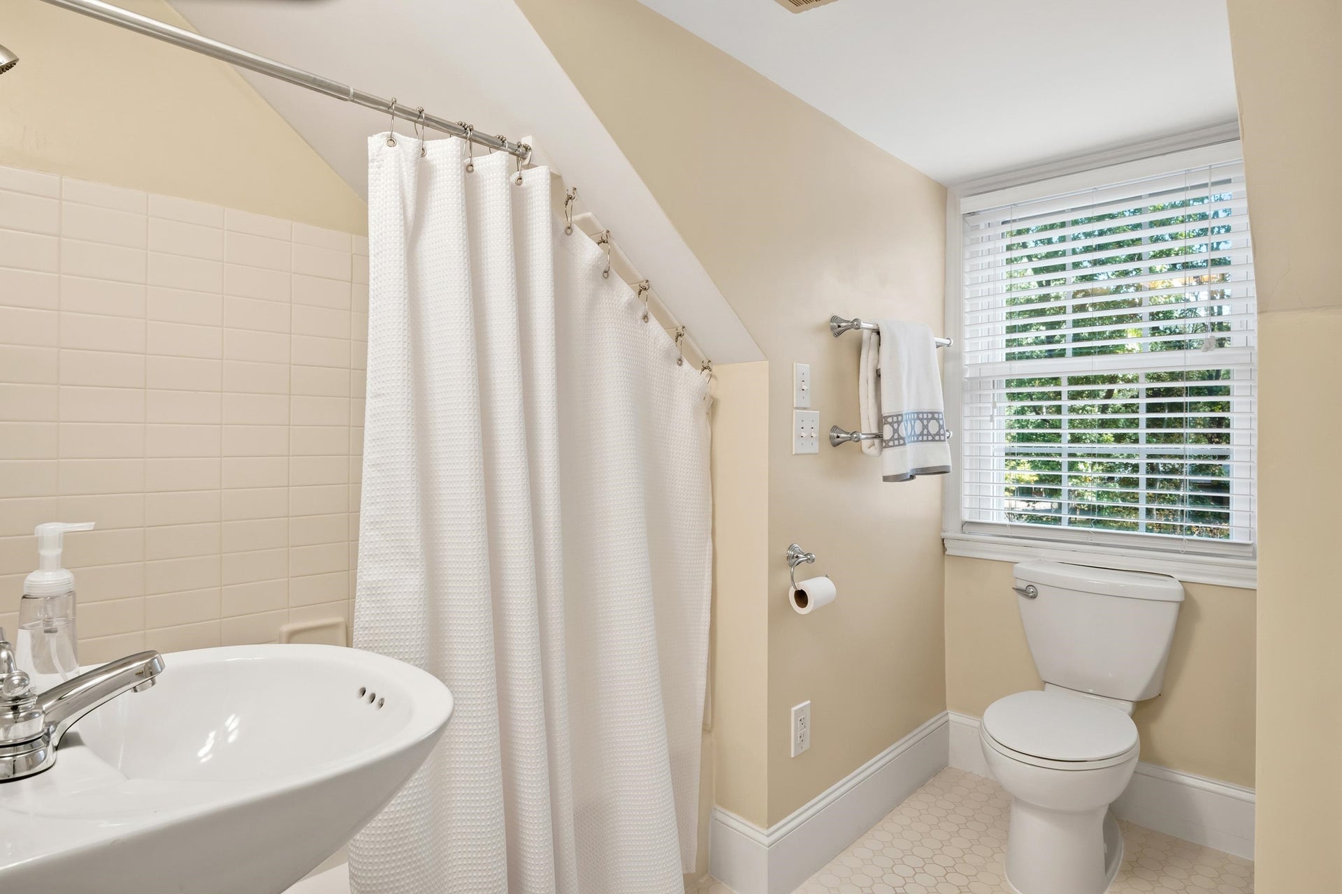 705 High Street, Pearisburg, VA 24134