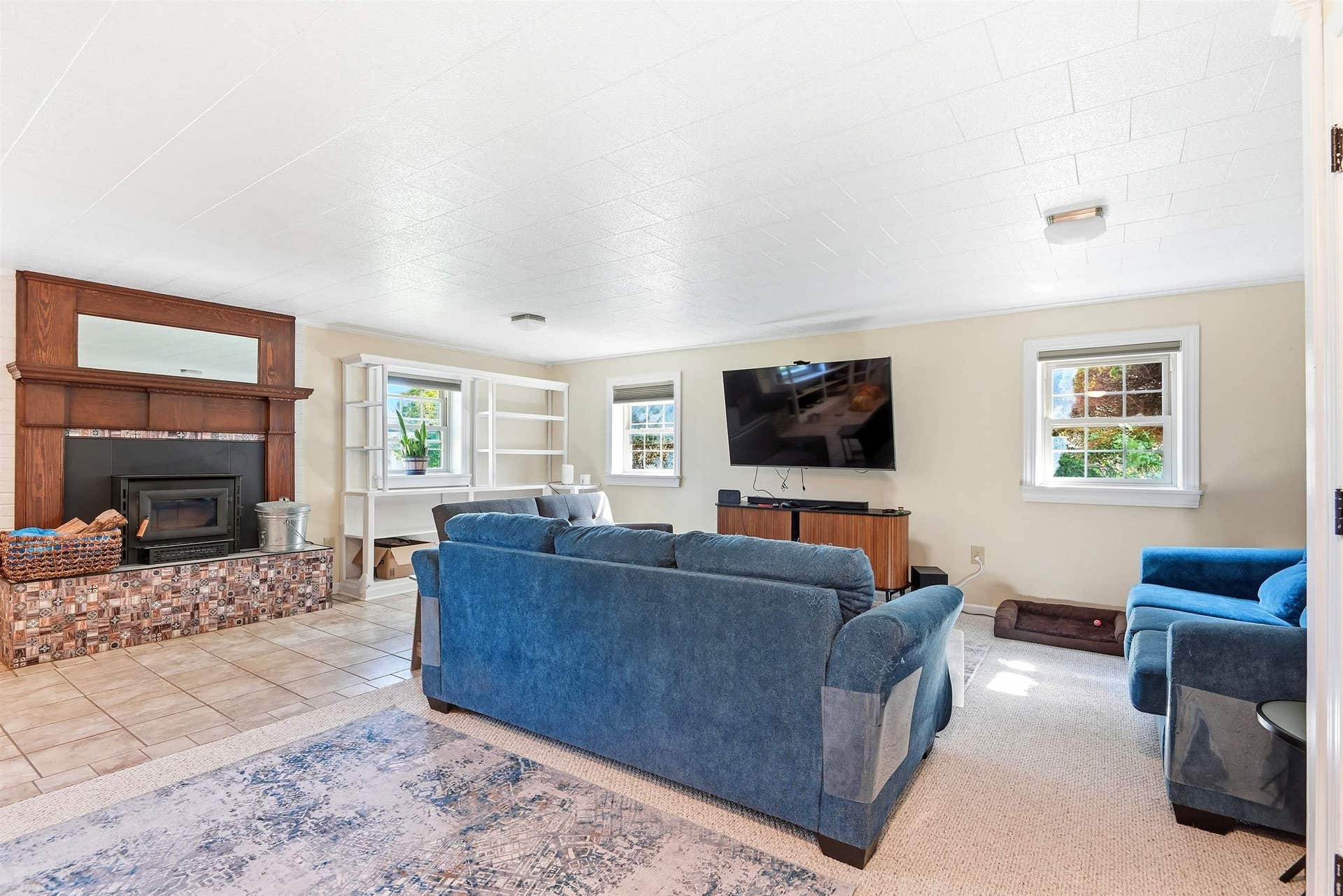 308 GRANDVIEW Drive, Blacksburg, VA 24060