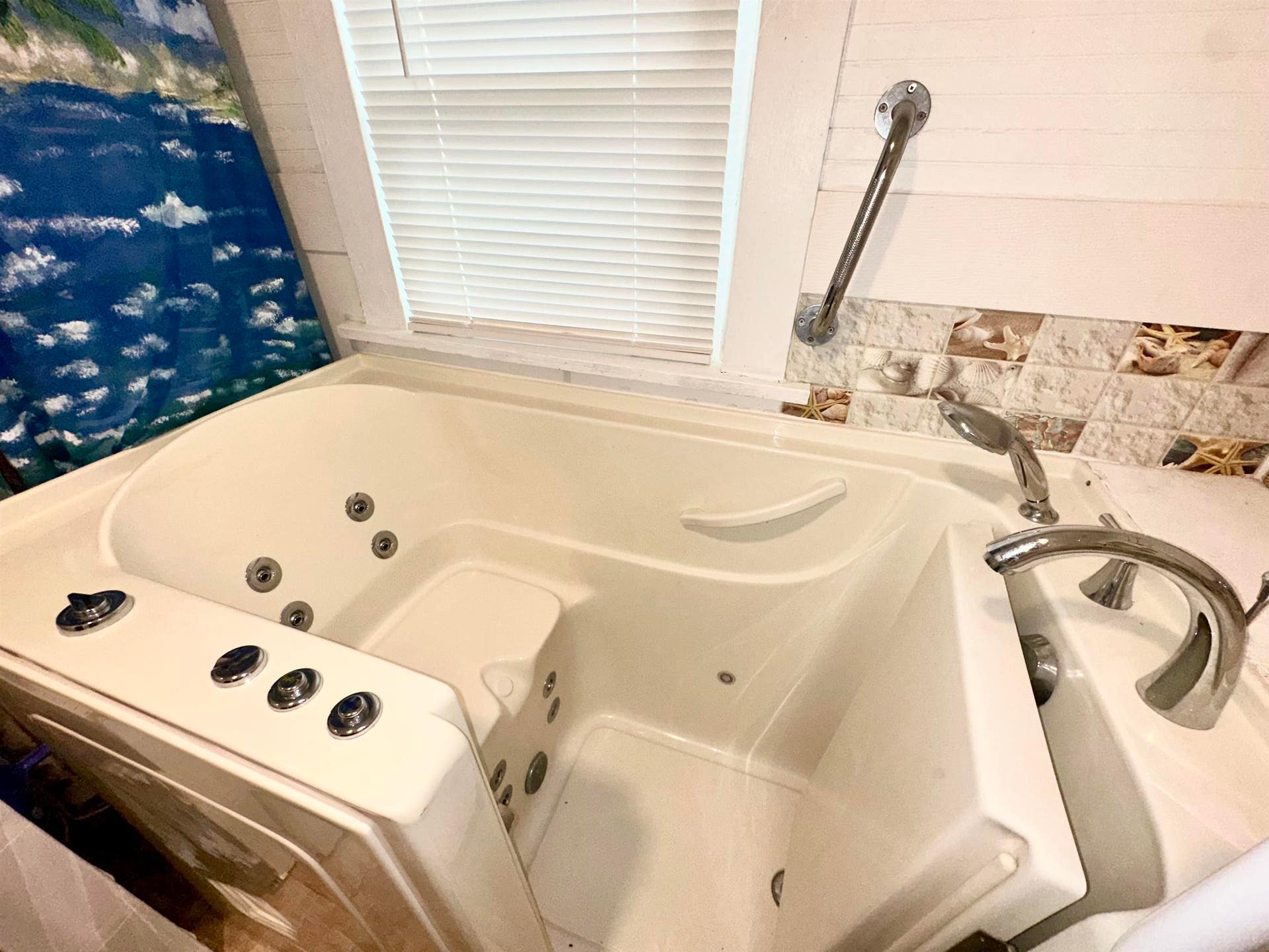 110 White Avenue, Glen Lyn, VA 24093