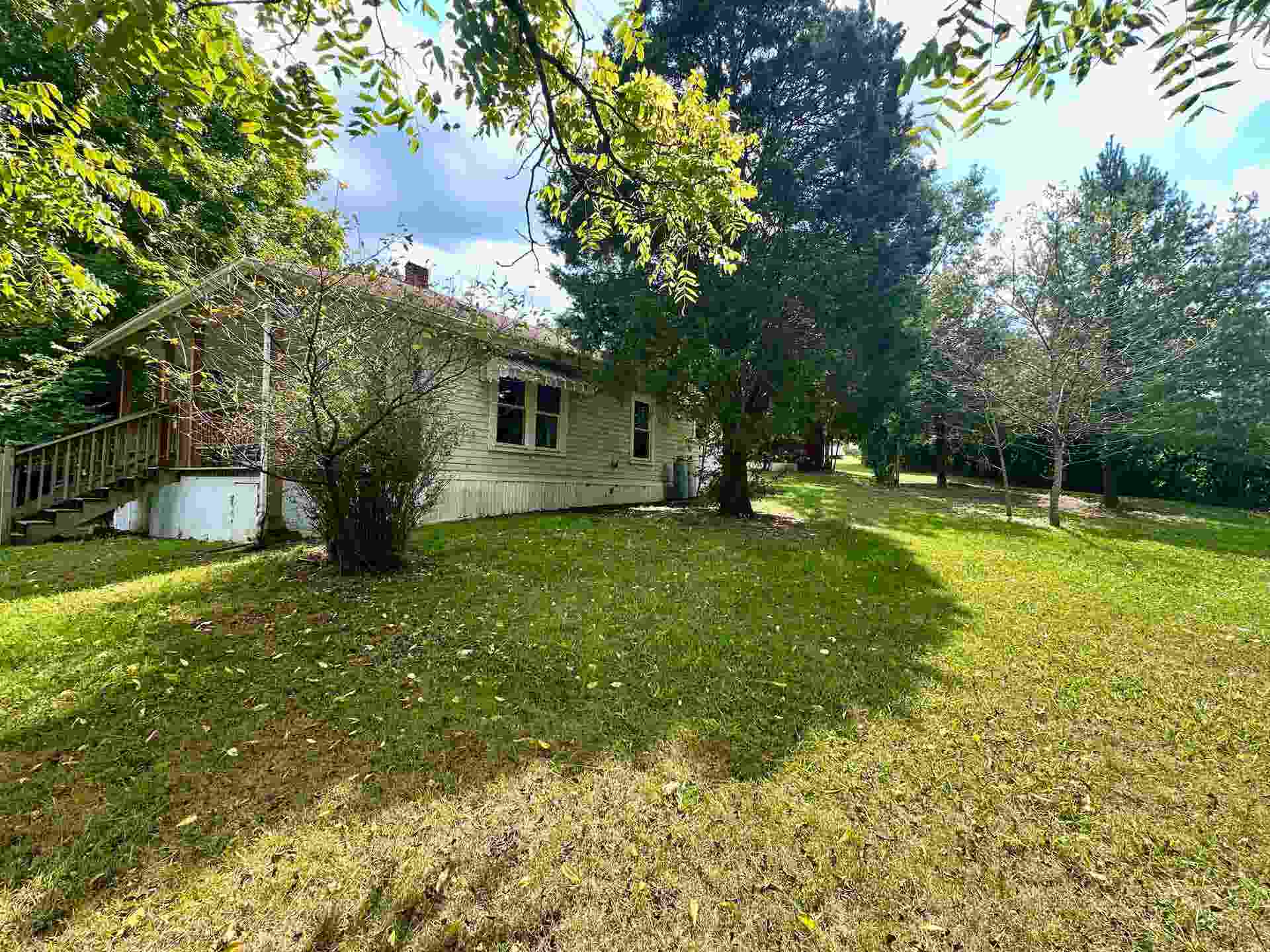 110 White Avenue, Glen Lyn, VA 24093