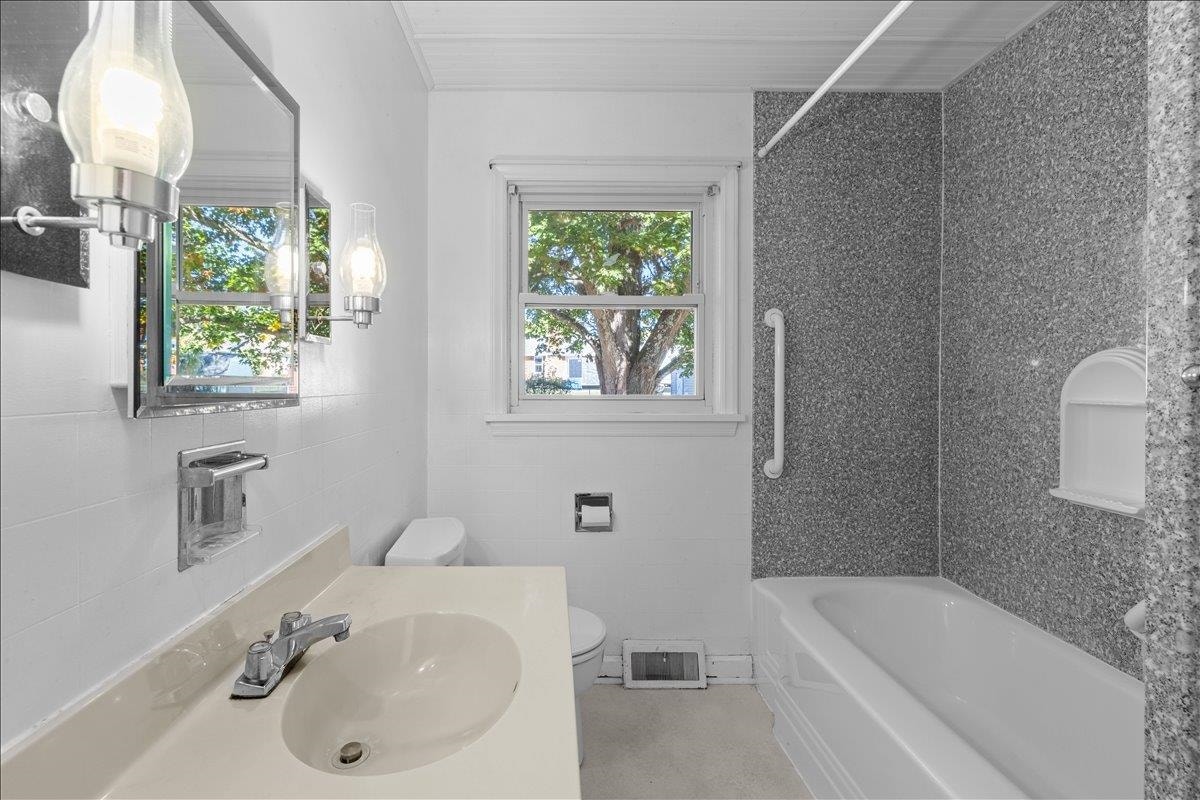 803 Grove Avenue, Blacksburg, VA 24060