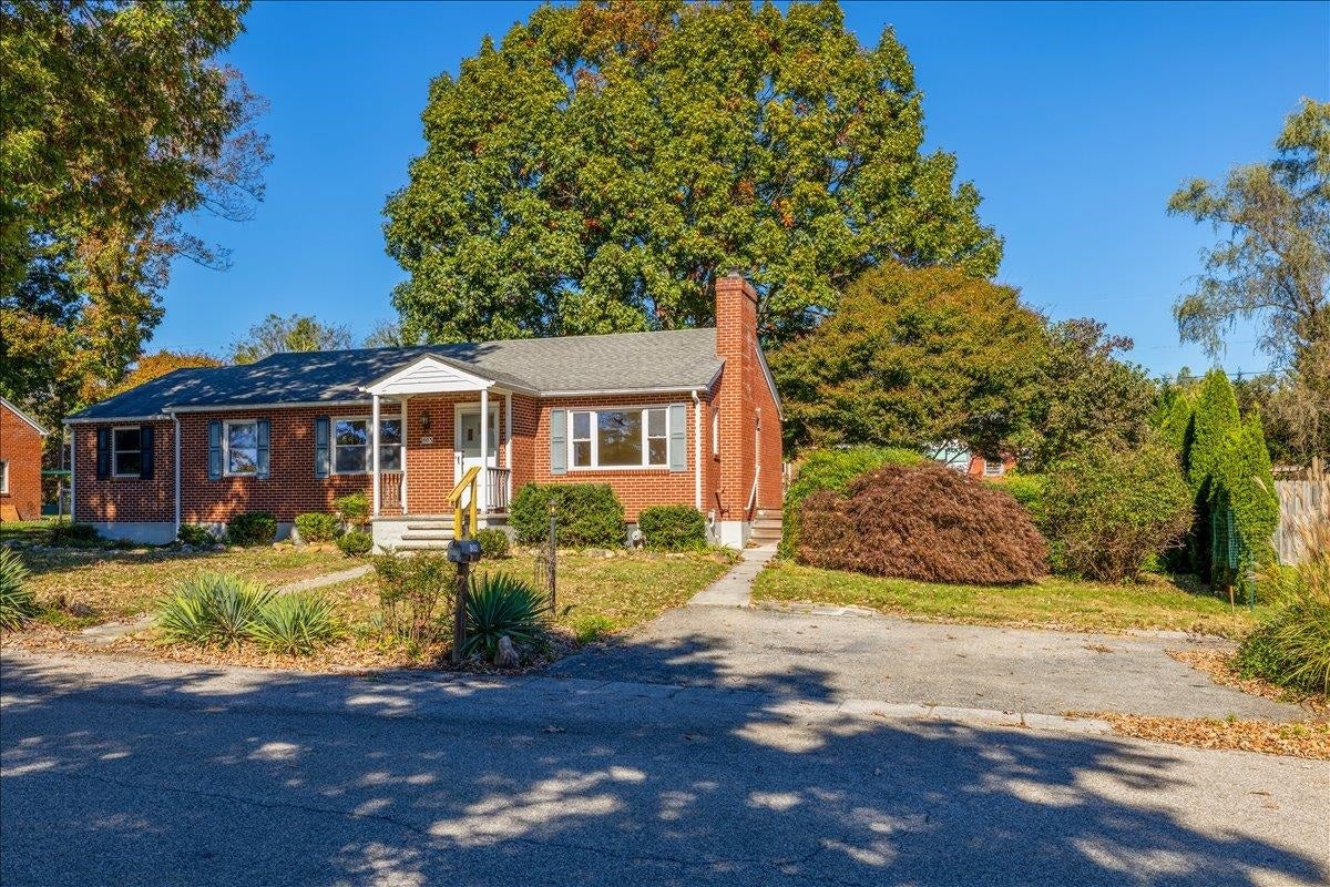 803 Grove Avenue, Blacksburg, VA 24060