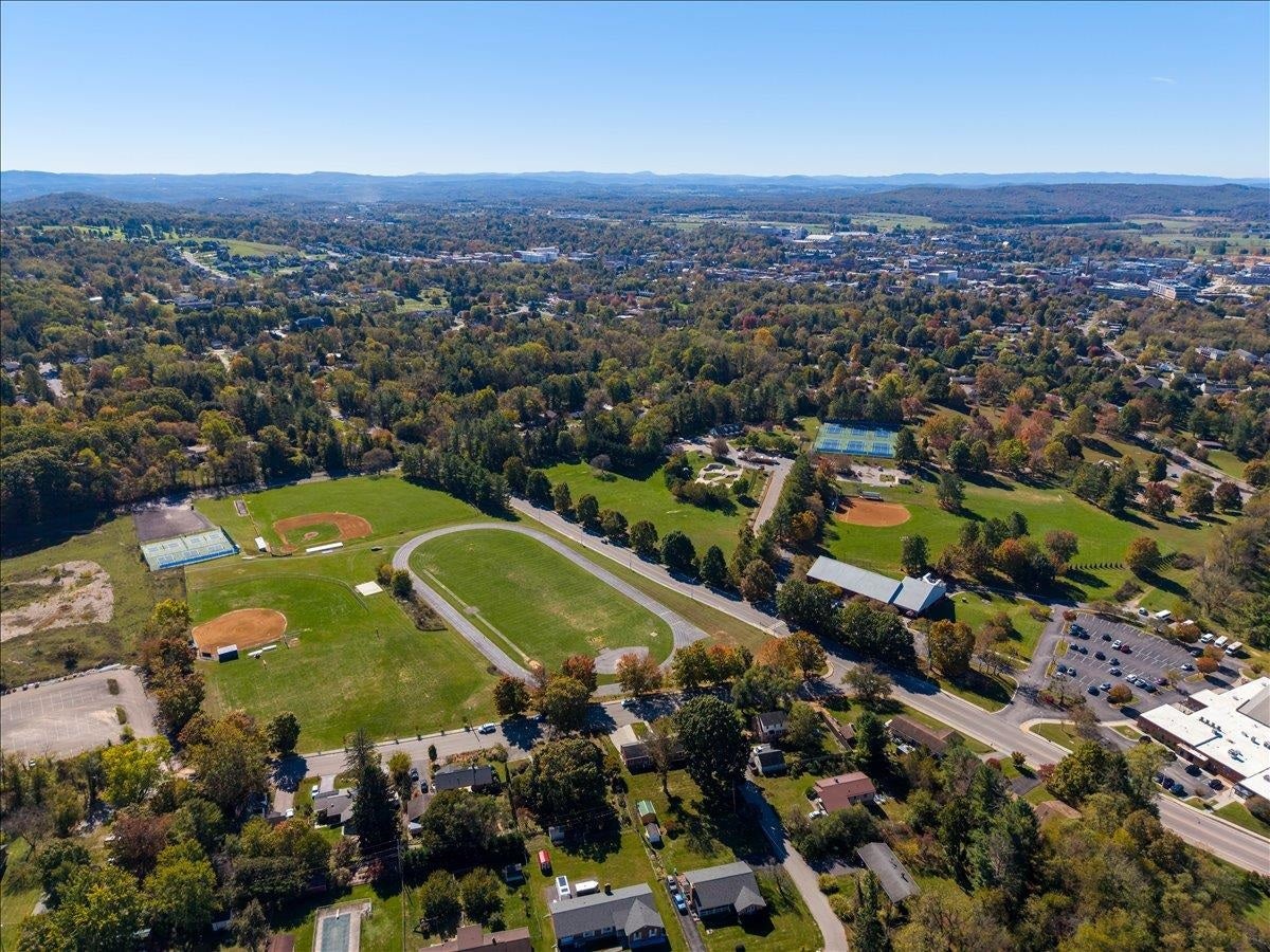 803 Grove Avenue, Blacksburg, VA 24060