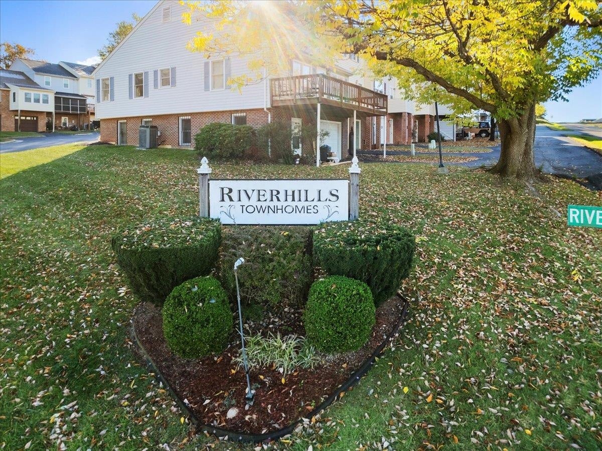 6134 Schoolfield Avenue, Radford, VA 24141