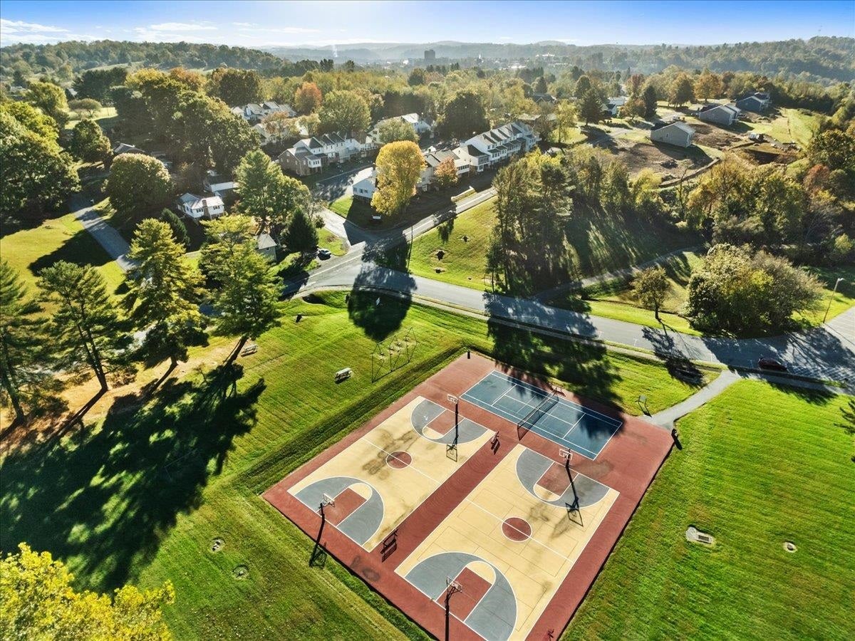 6134 Schoolfield Avenue, Radford, VA 24141