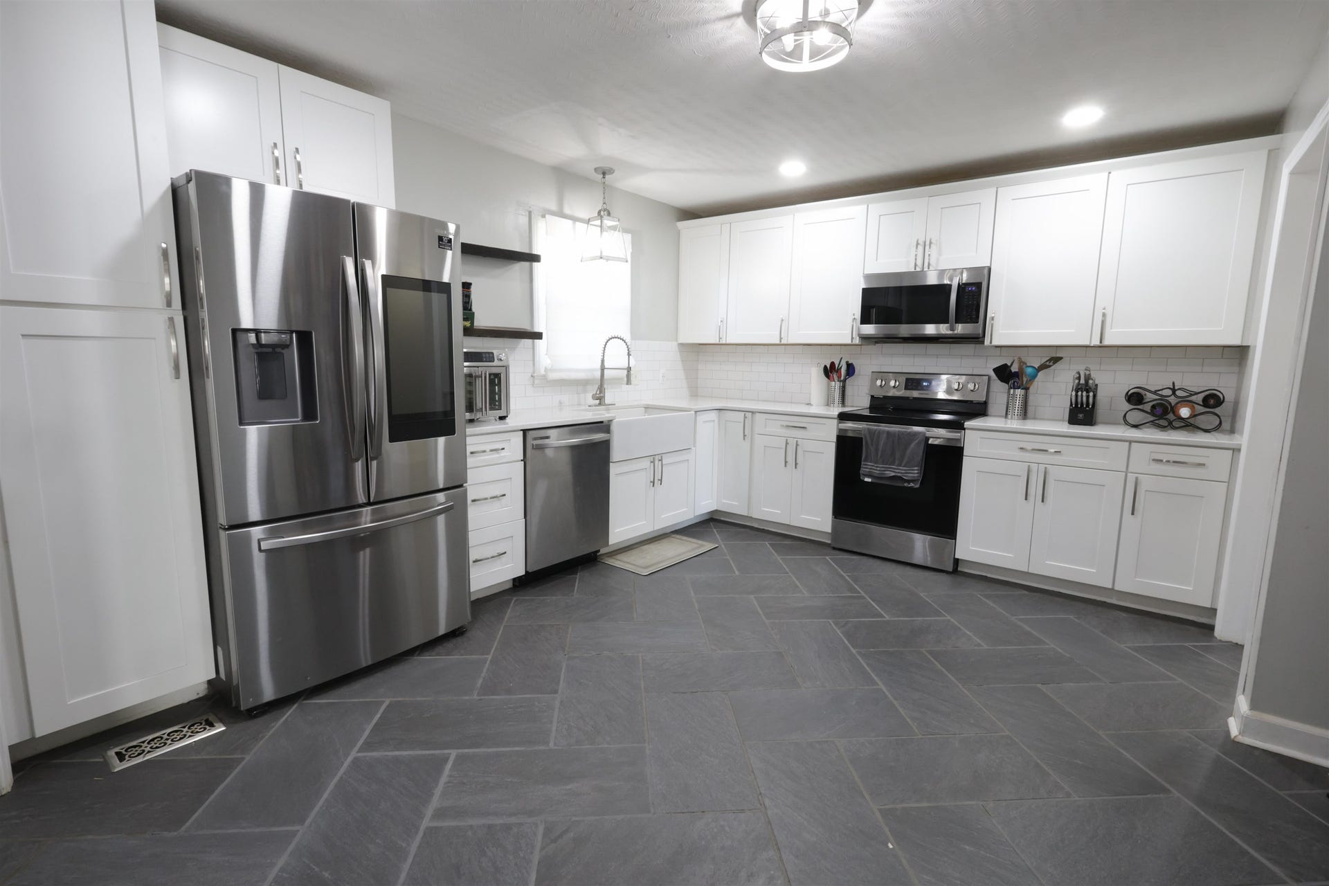 4605 PEAK CREEK Road, Pulaski, VA 24301