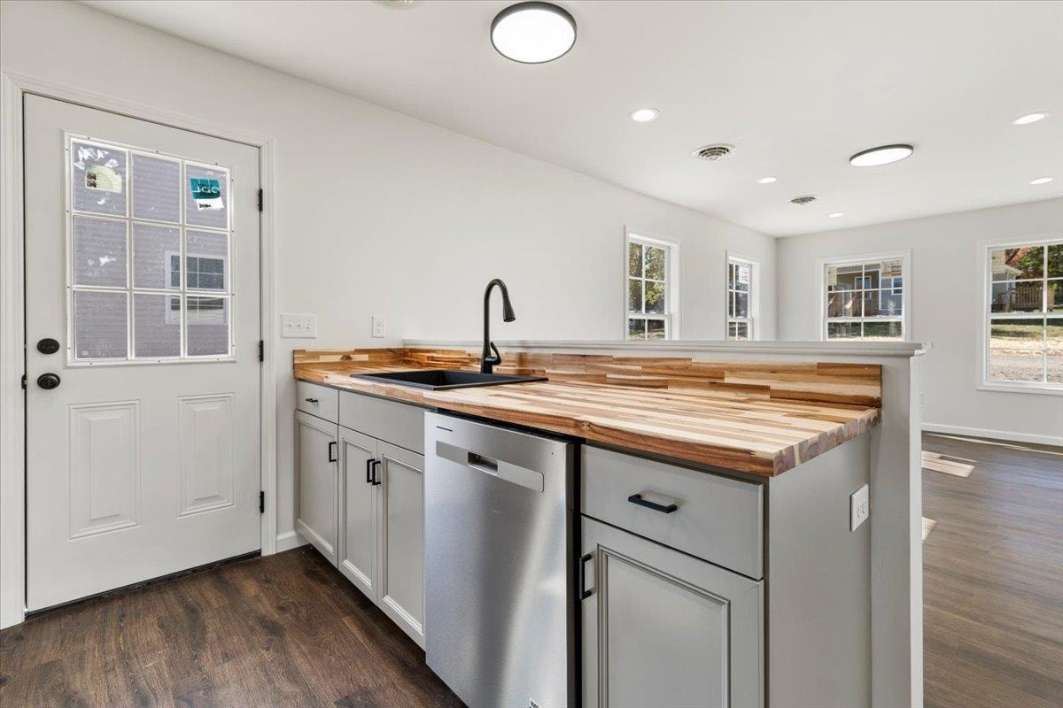 115 Ferry Court, Pulaski, VA 24301