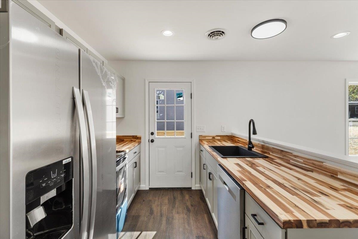 115 Ferry Court, Pulaski, VA 24301