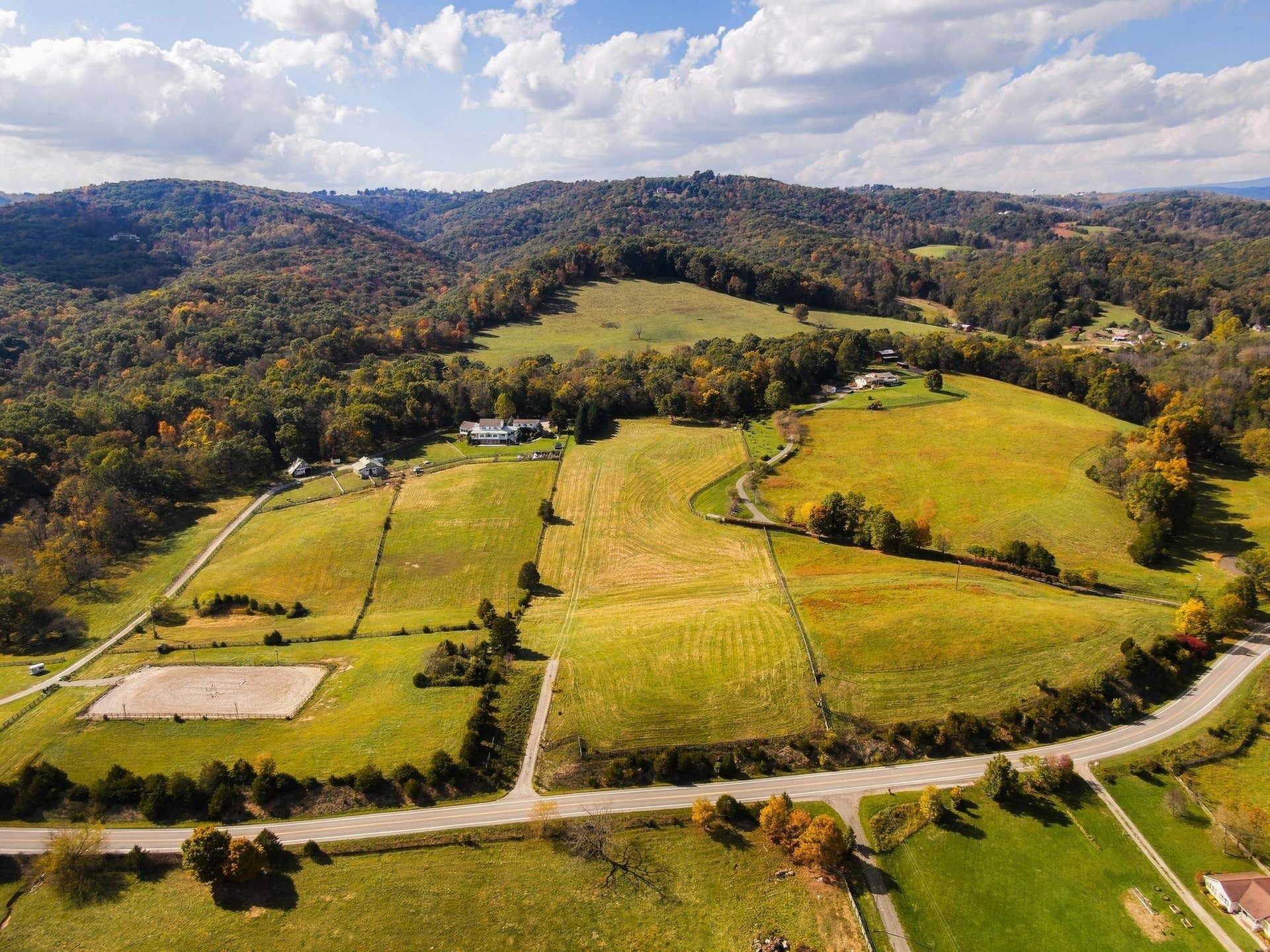 2413 Lusters Gate Road, Blacksburg, VA 24060