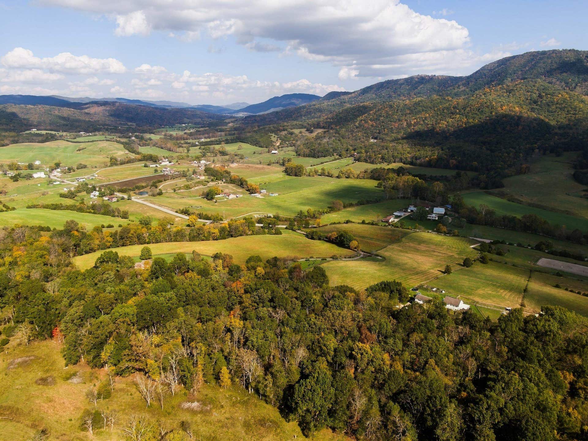 2413 Lusters Gate Road, Blacksburg, VA 24060