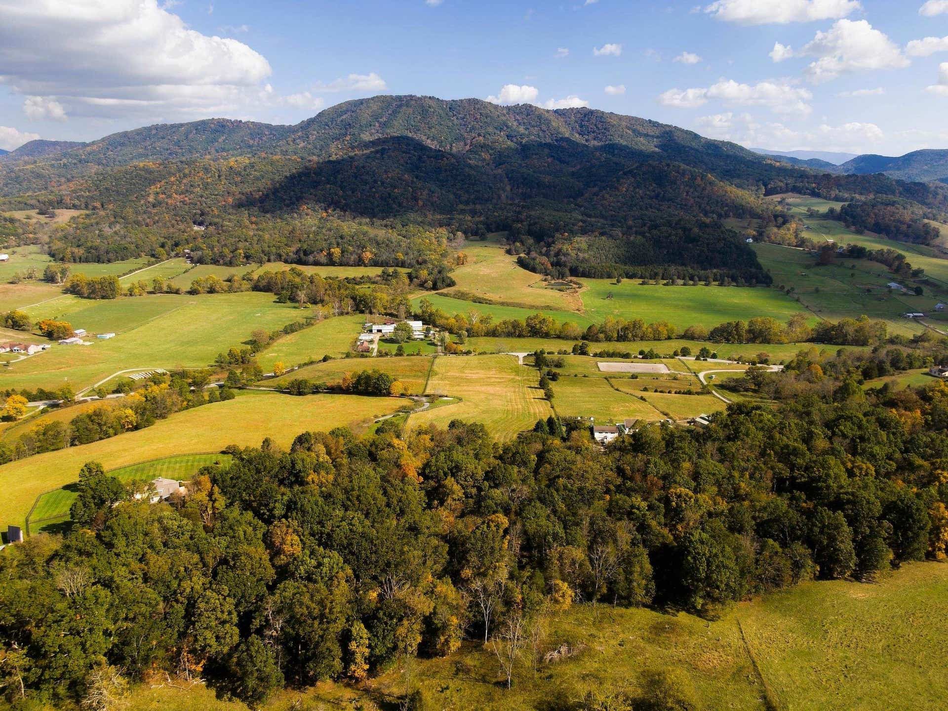 2413 Lusters Gate Road, Blacksburg, VA 24060