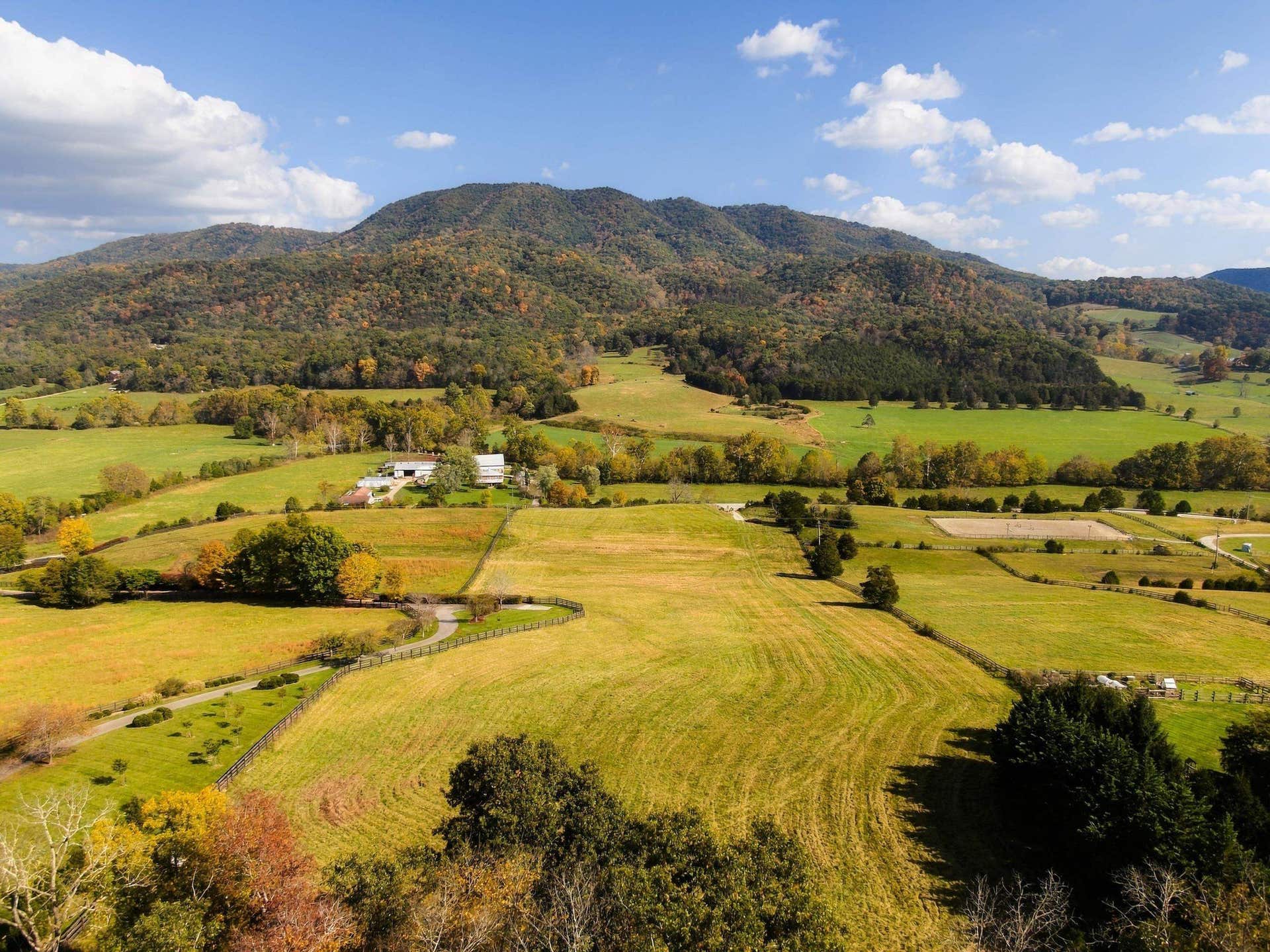 2413 Lusters Gate Road, Blacksburg, VA 24060