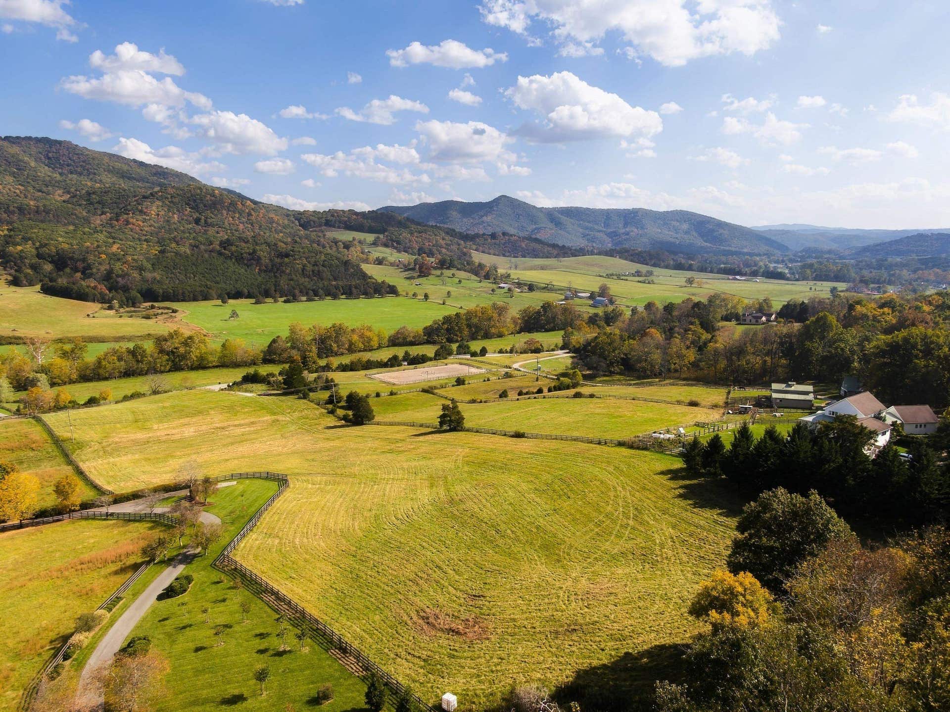 2413 Lusters Gate Road, Blacksburg, VA 24060