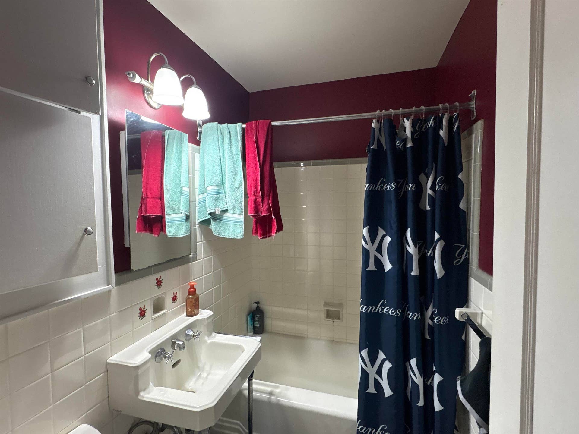 900 TYLER Avenue, Radford, VA 24141