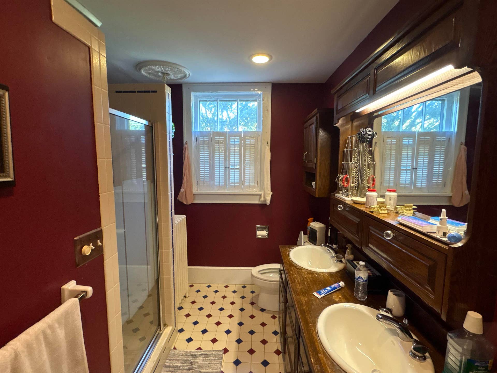 900 TYLER Avenue, Radford, VA 24141