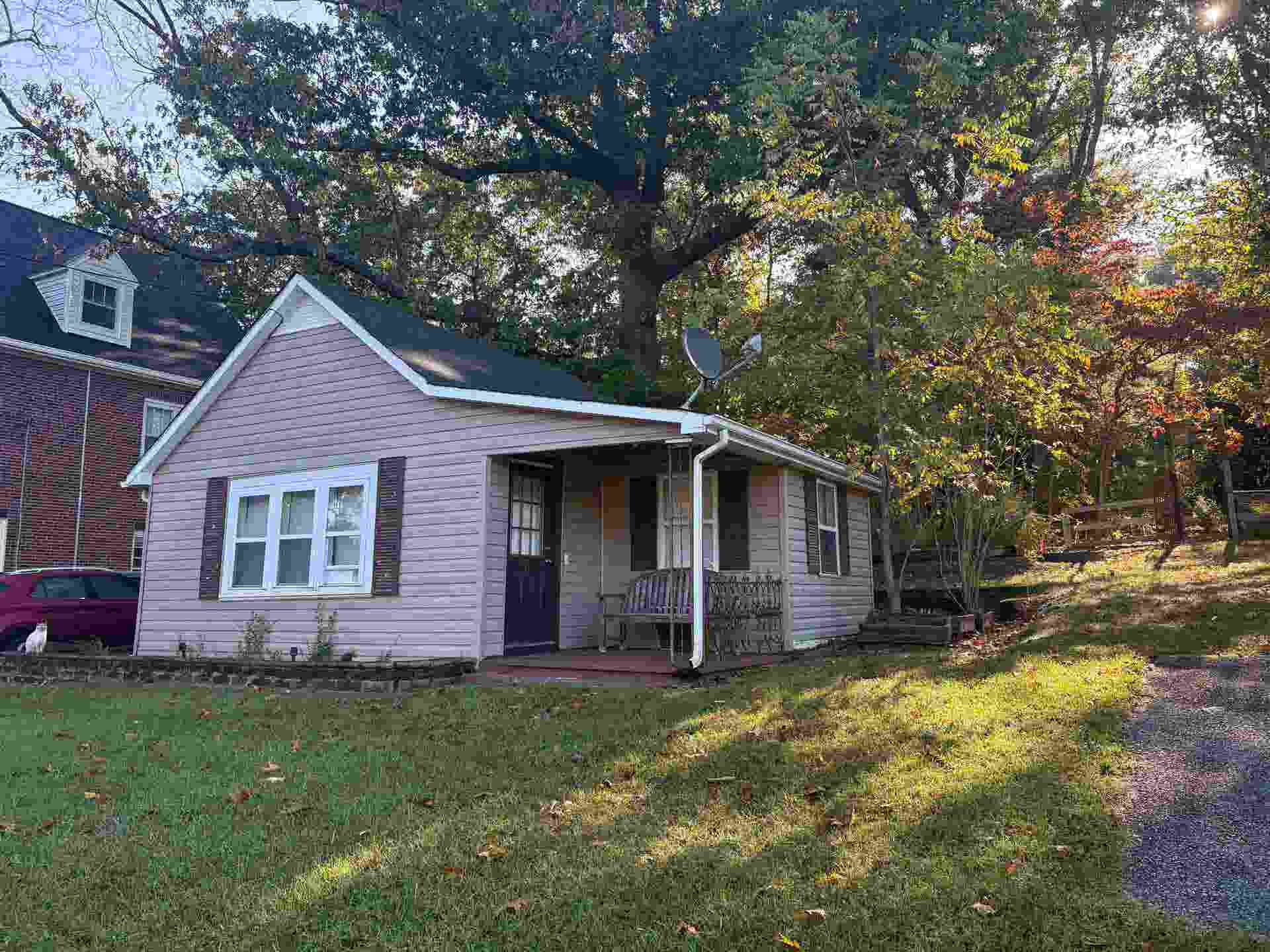 900 TYLER Avenue, Radford, VA 24141