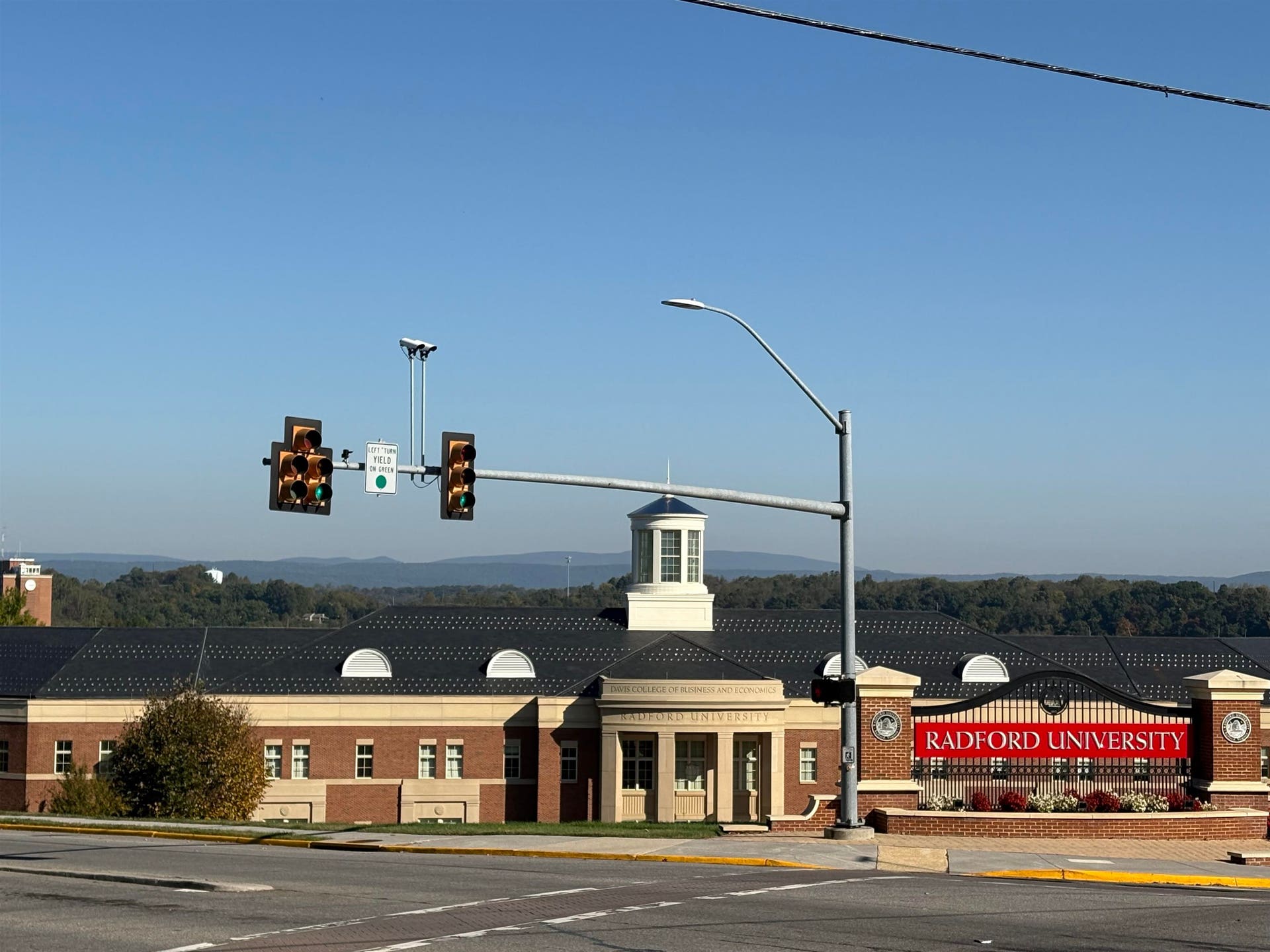 900 TYLER Avenue, Radford, VA 24141