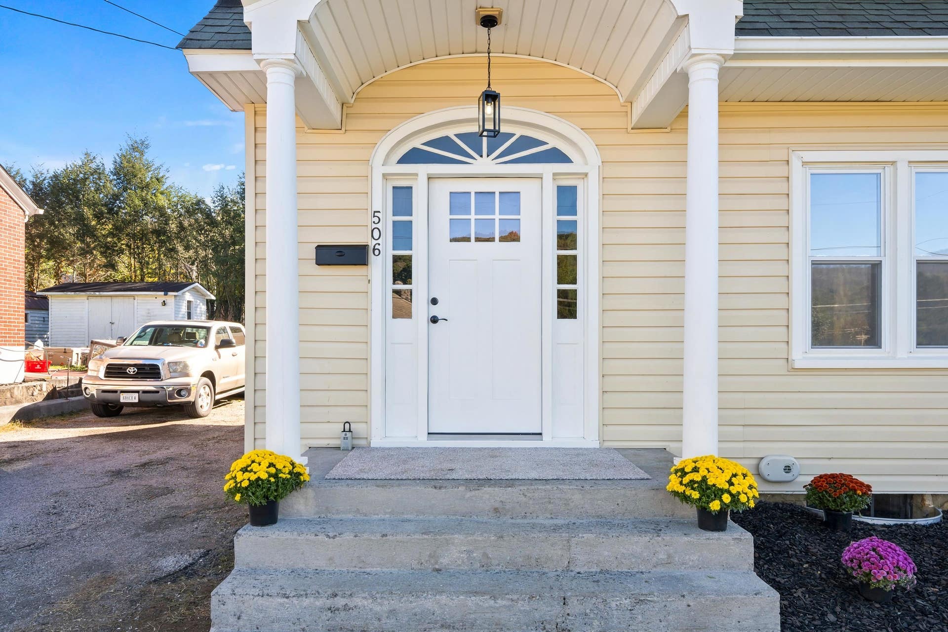 506 WOLF Street, Narrows, VA 24124