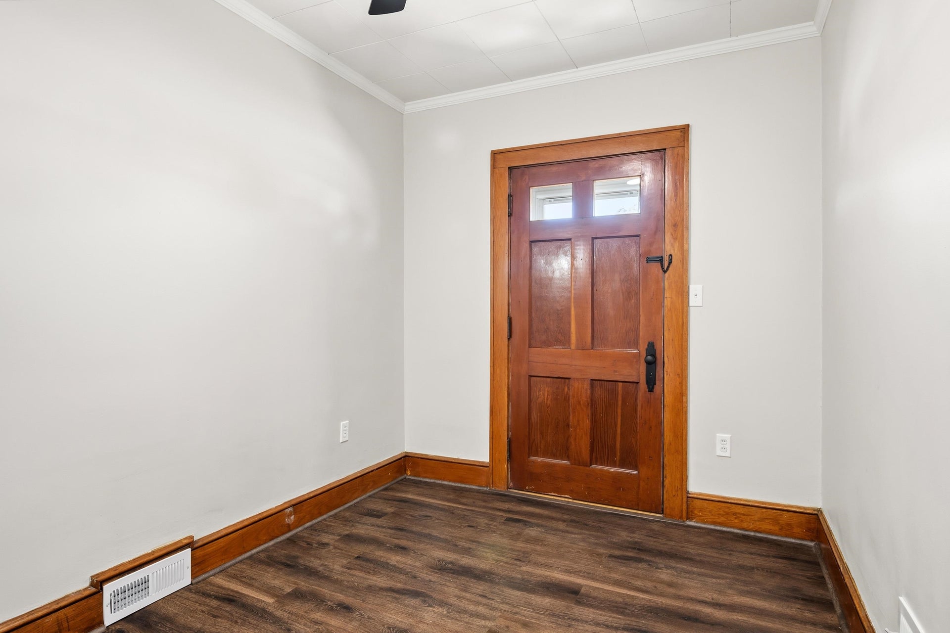 506 WOLF Street, Narrows, VA 24124