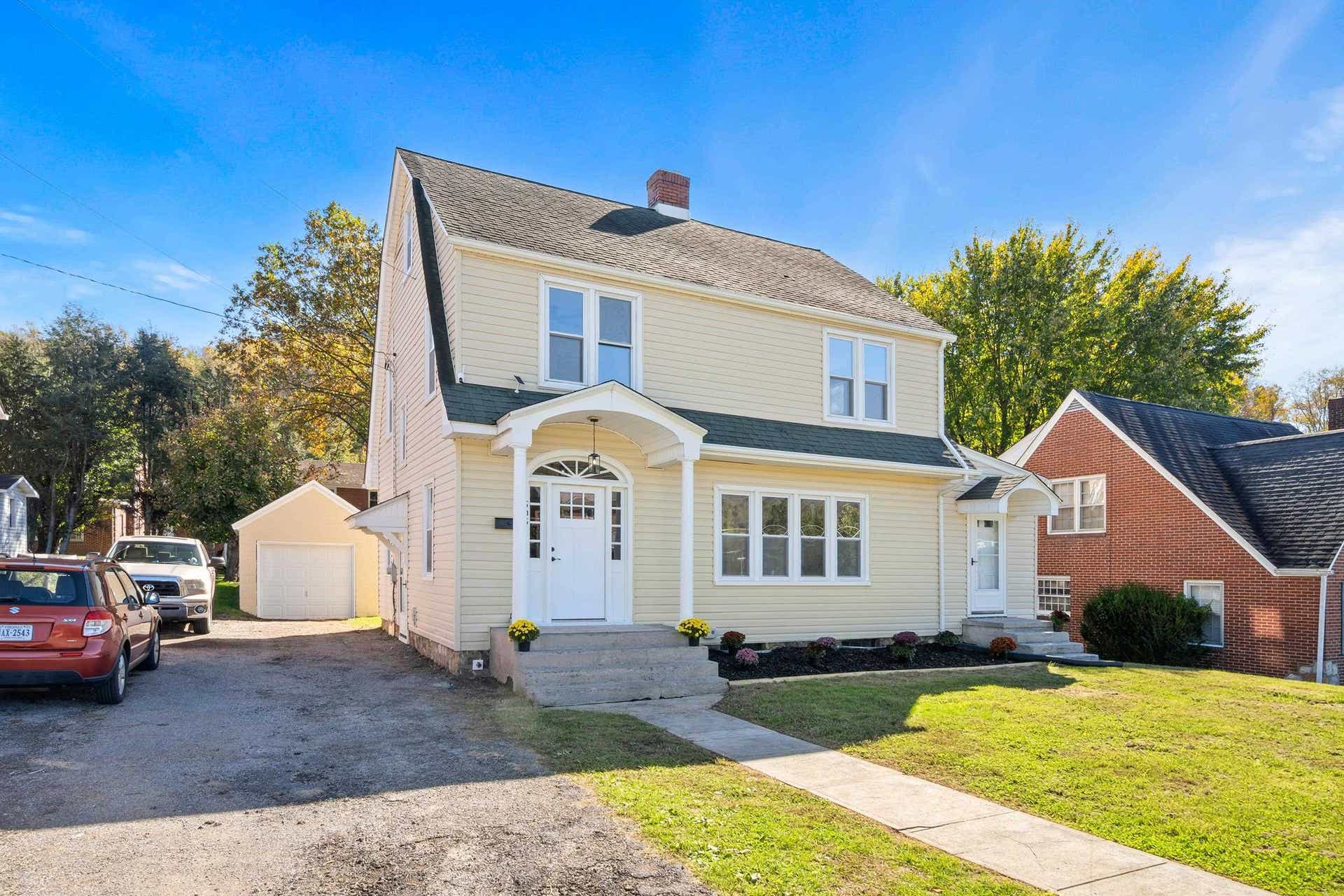 506 WOLF Street, Narrows, VA 24124
