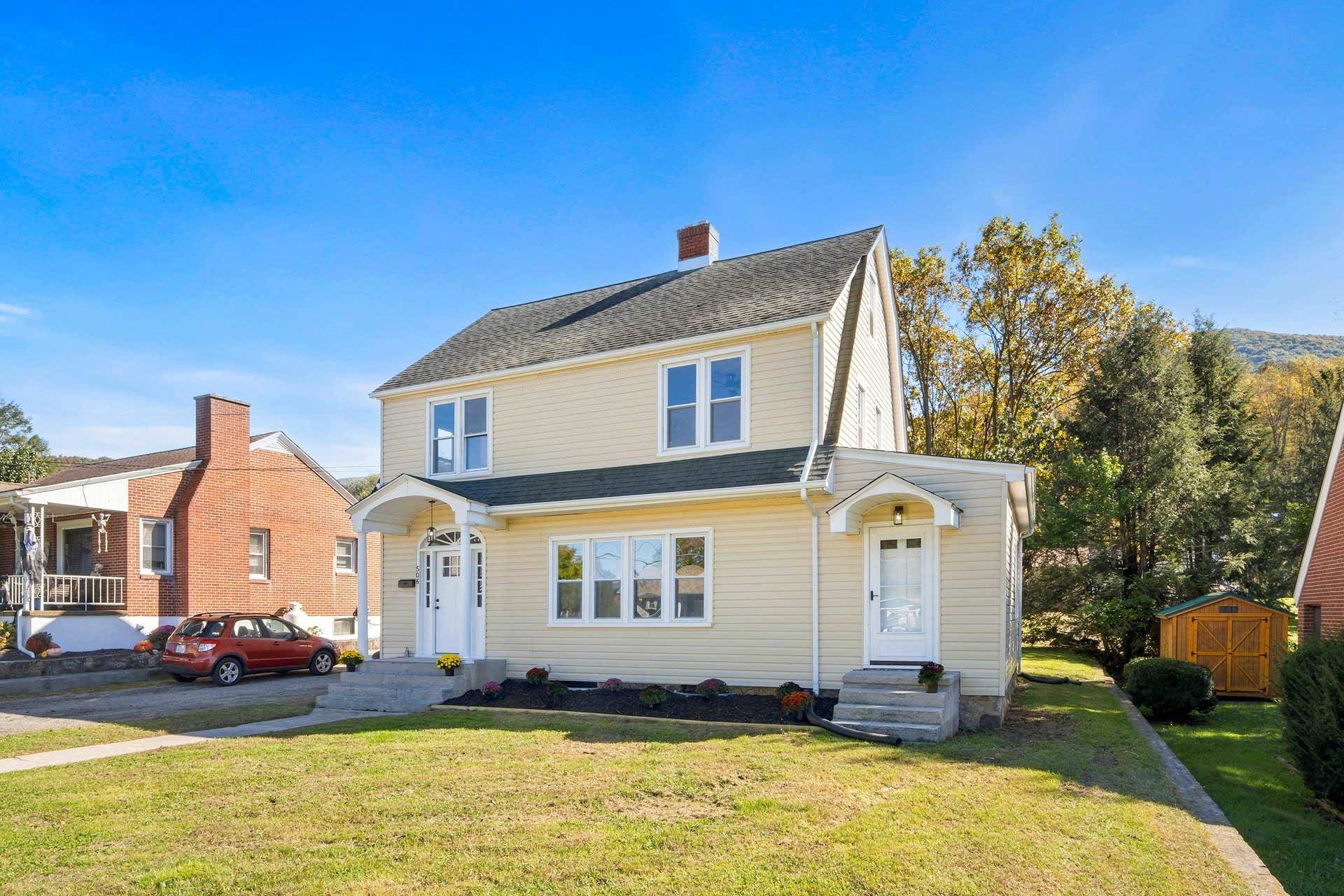 506 WOLF Street, Narrows, VA 24124